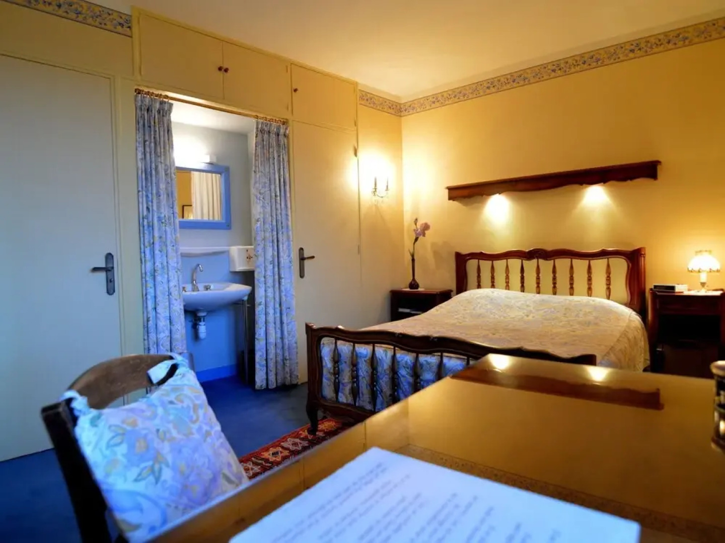 Modern Holiday Home in Vault-de-Lugny with Meadow View