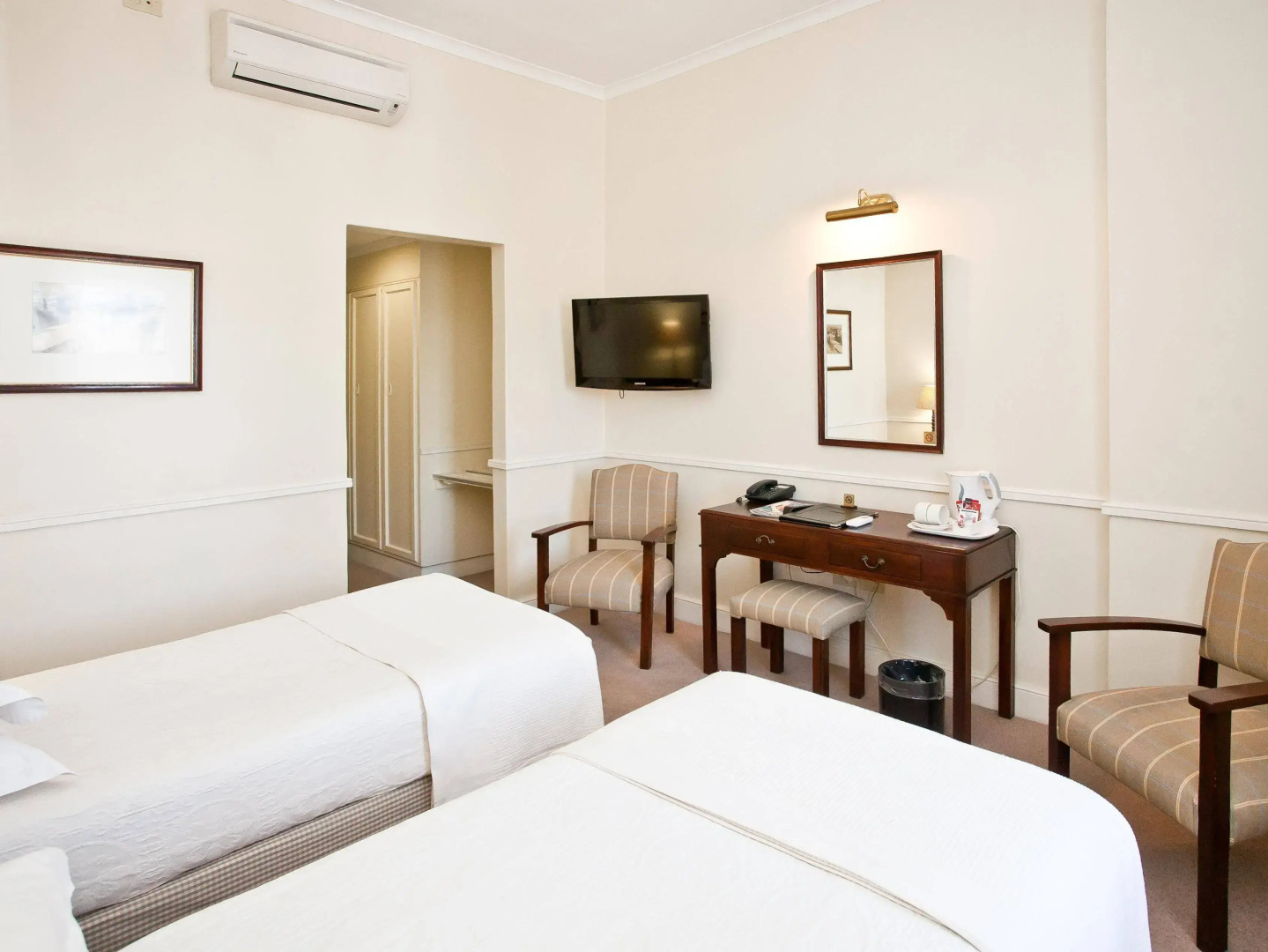 Queen’s Hotel by BON Hotels