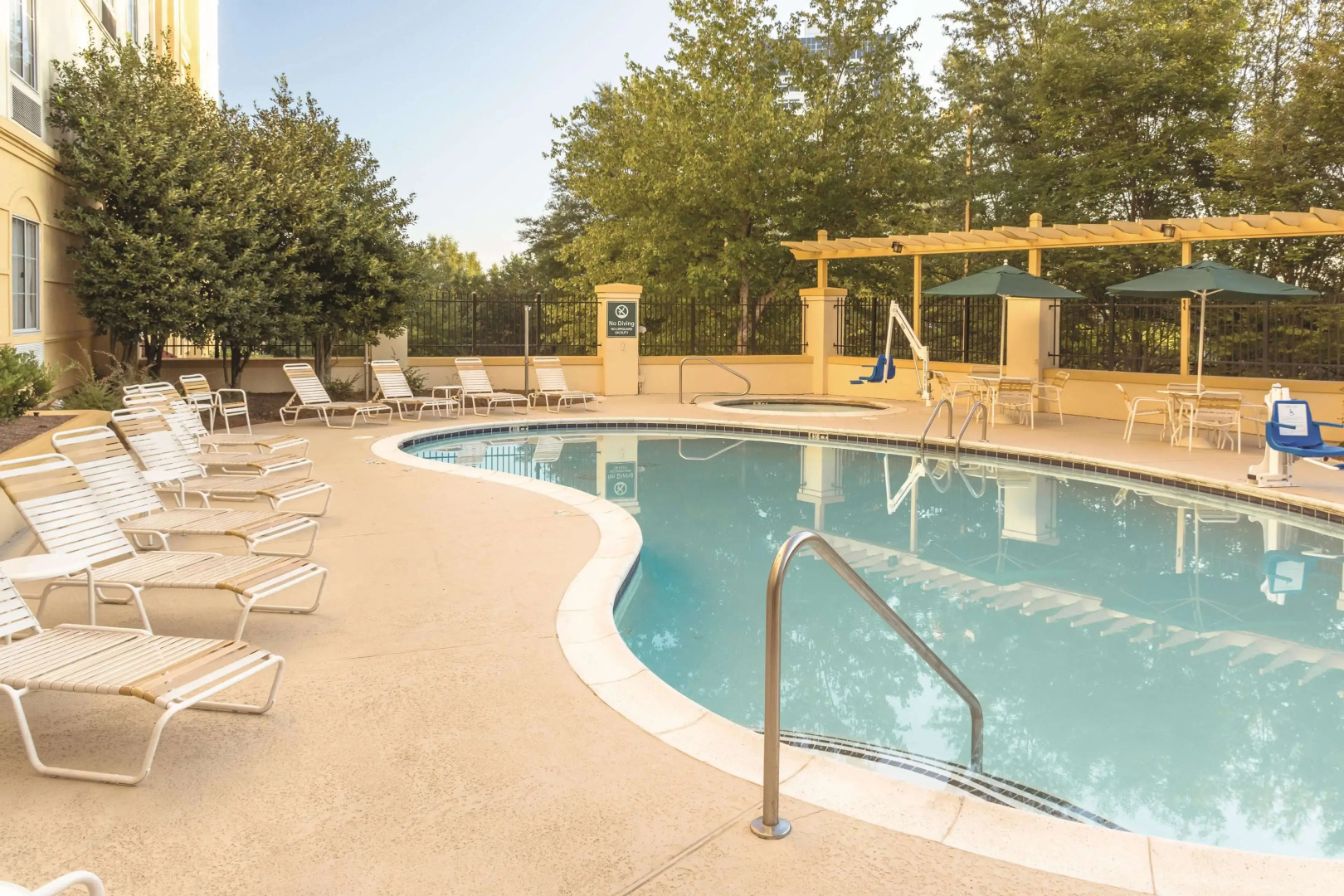 La Quinta Inn & Suites by Wyndham Atlanta Ballpark/Galleria