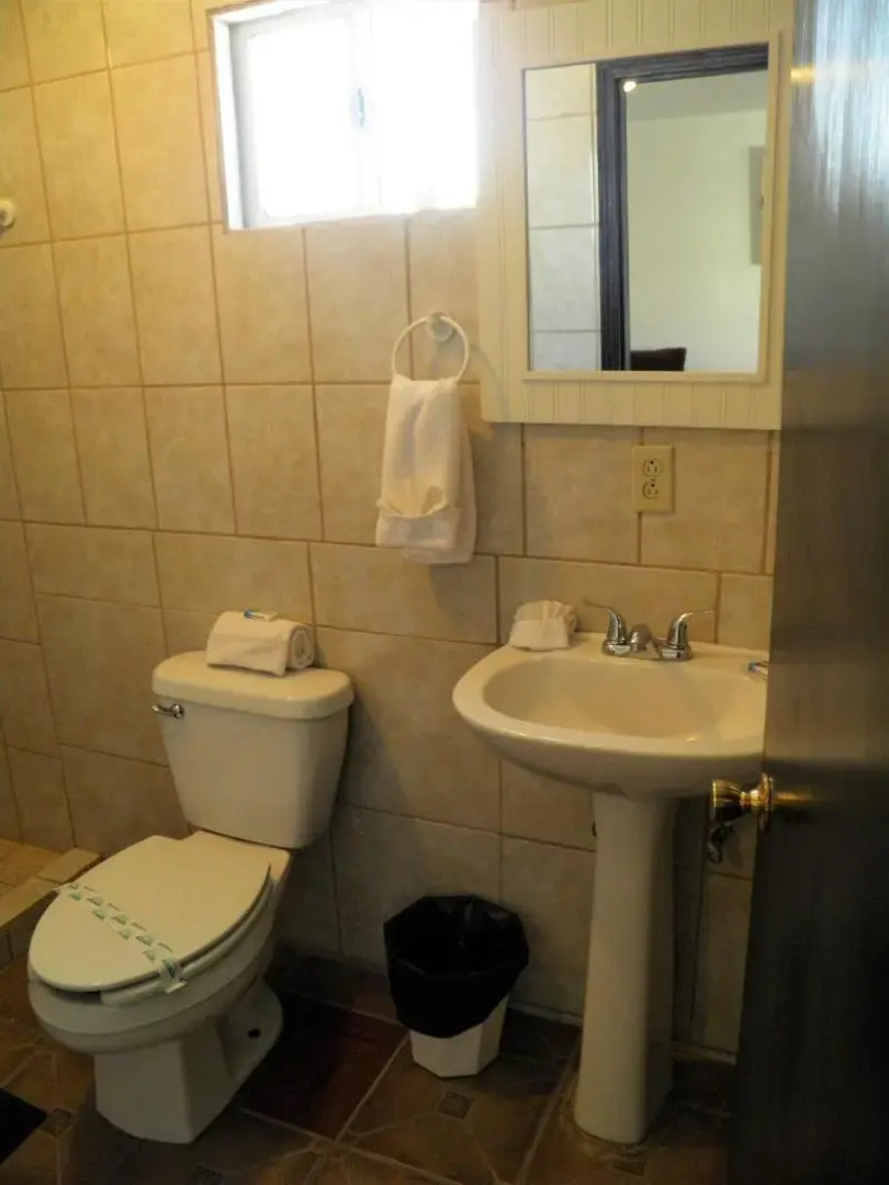 Seaside Hotel & Victor's RV Park