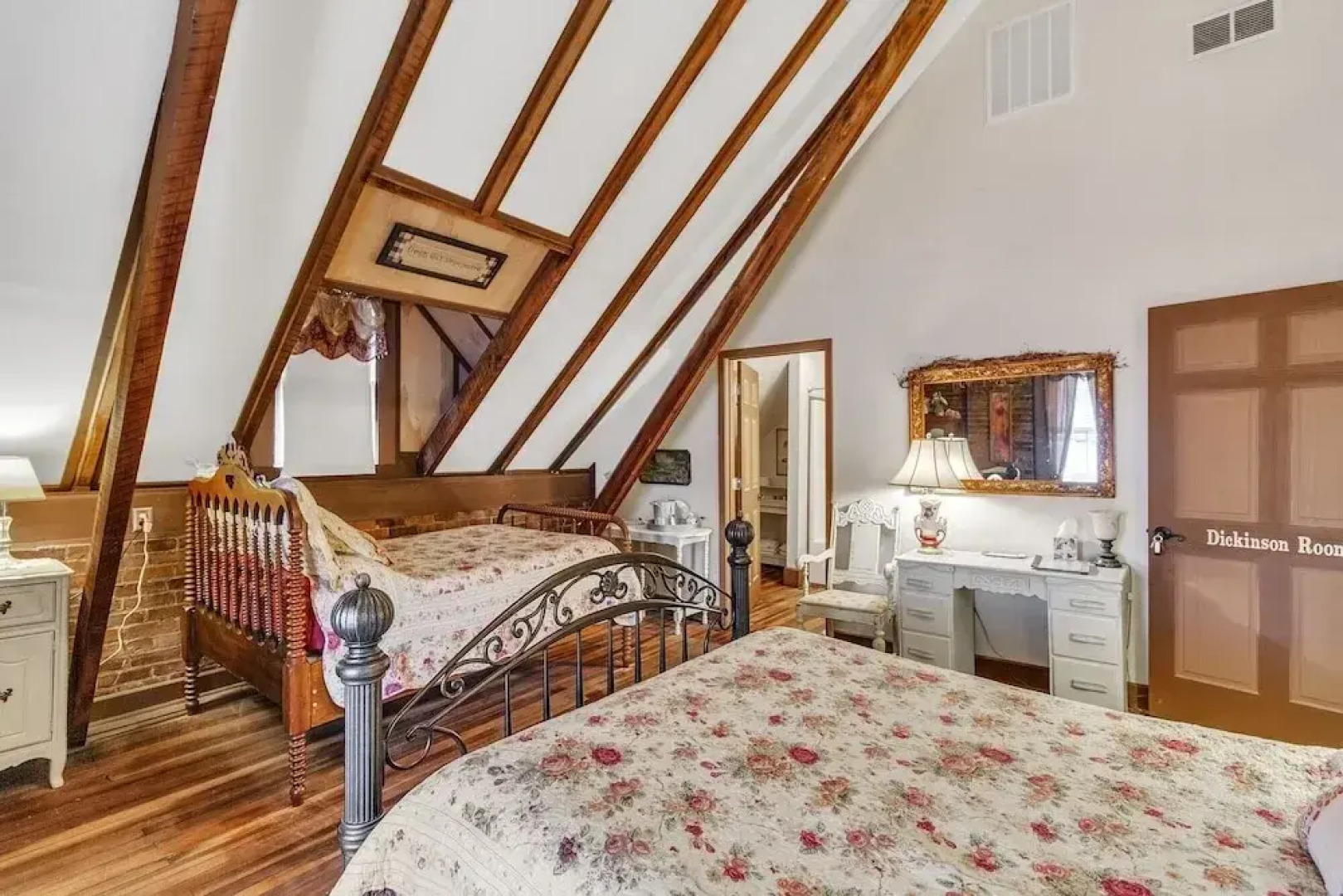 Dickinson Room by Main Street Bed & Breakfast