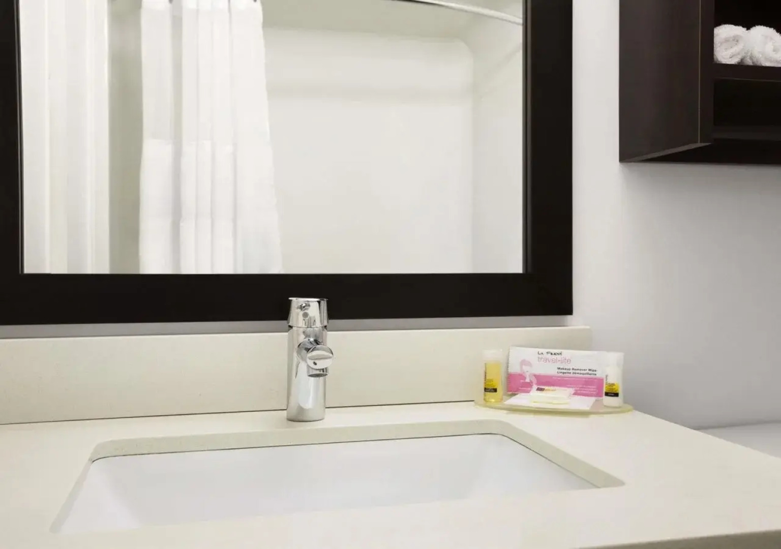 Days Inn & Suites North Bay