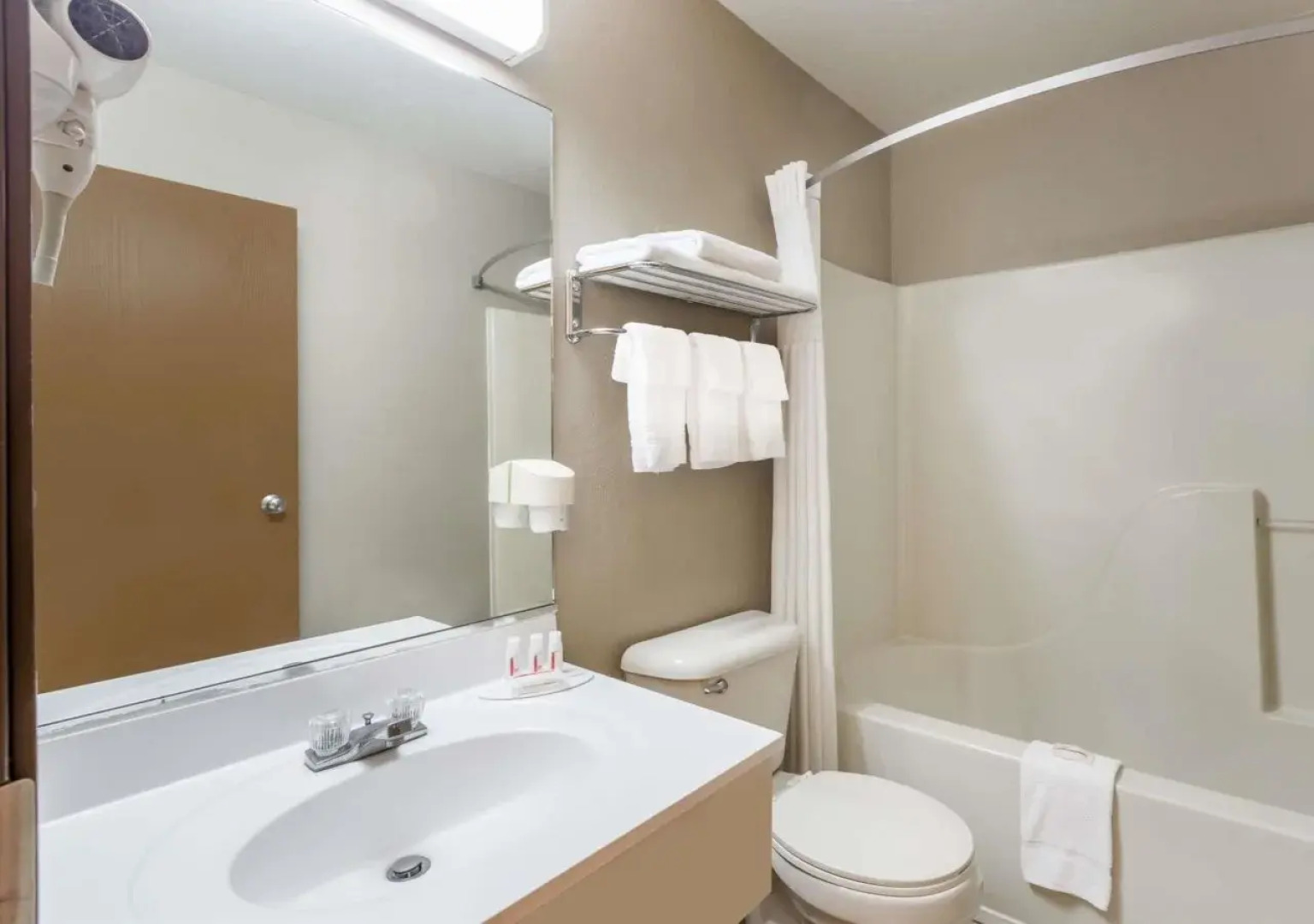 Super 8 by Wyndham Jonesboro