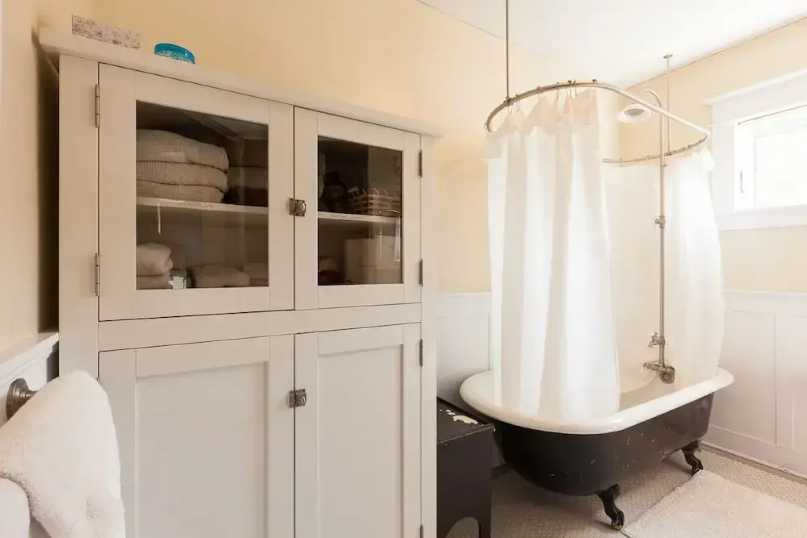 Sweet Columbia 3 Bedroom Home by Redawning