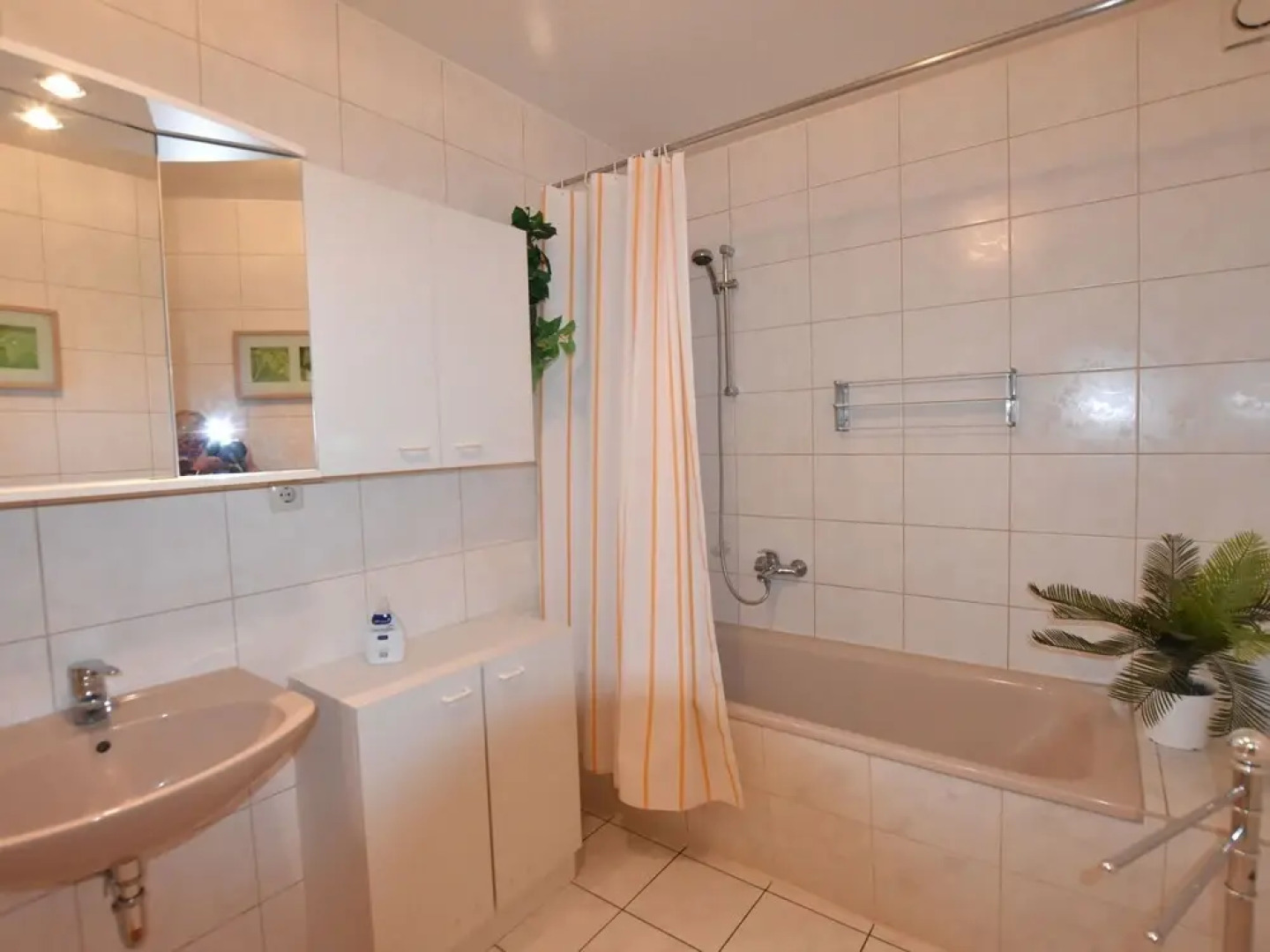 Luxurious Apartment in Wischuer With Fenced Garden, Barbecue