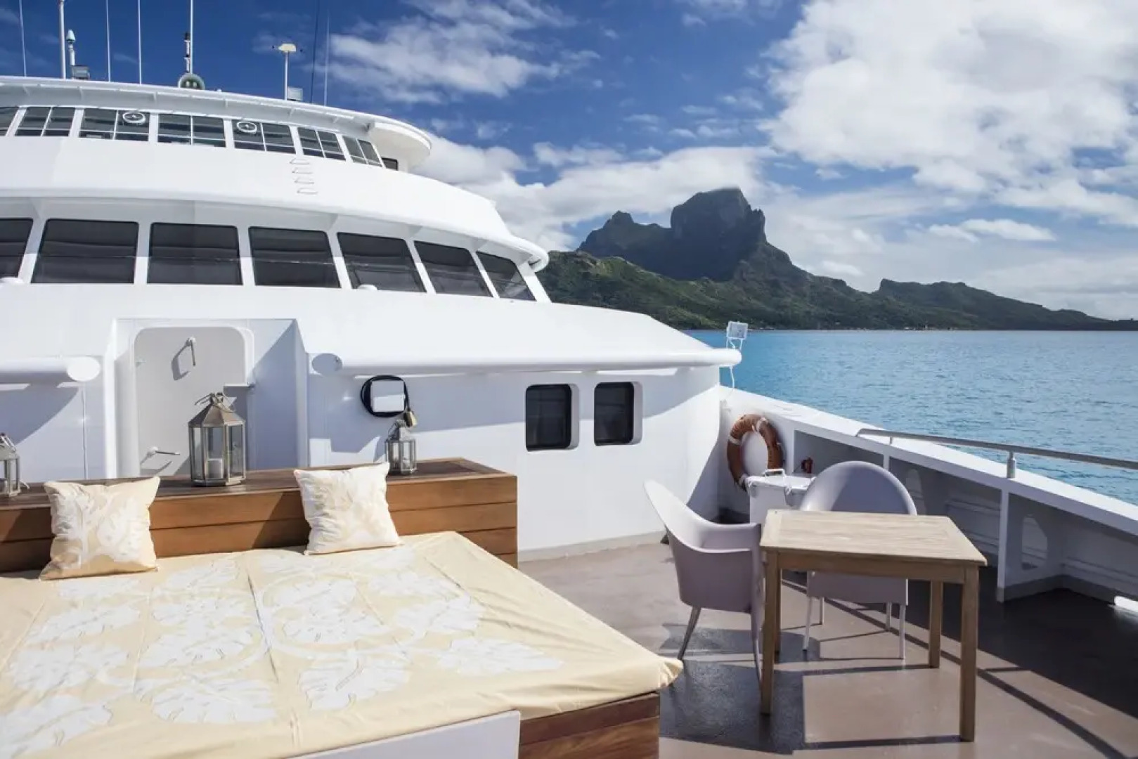 Haumana Cruises - Bora-Bora to Taha'a (Monday to Thursday)