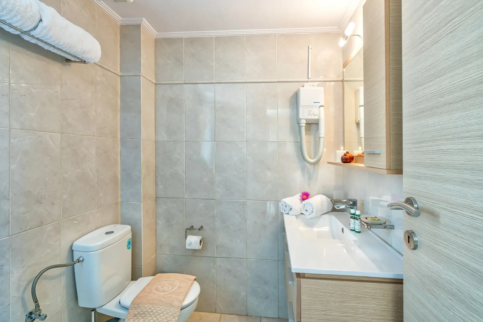 Ai Yannis Suites and Apartments Hotel