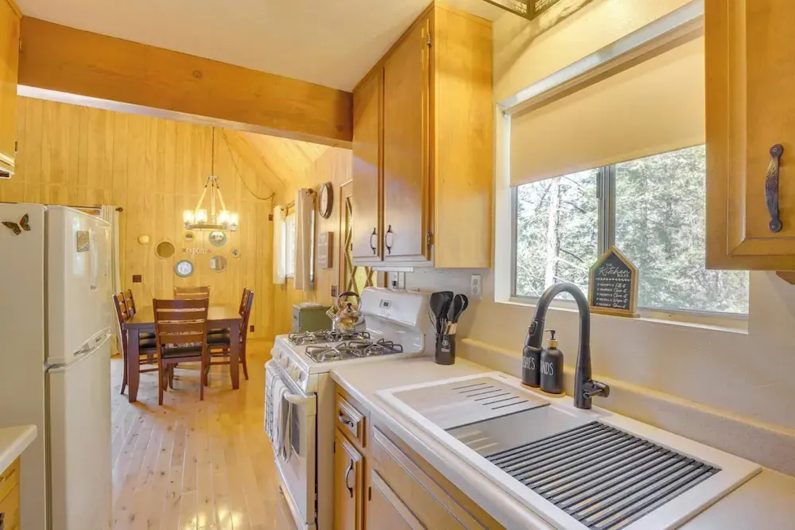 Woodsy Lake Arrowhead Cabin w/ Fire Pit Table