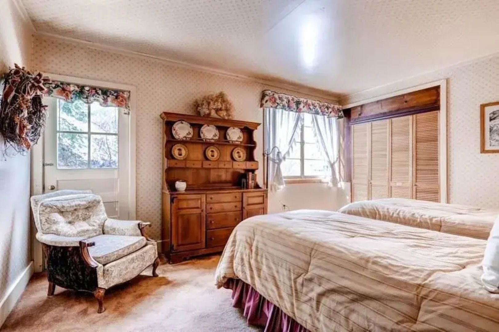 Barbee Cottage Downtown Private Home by McCartney