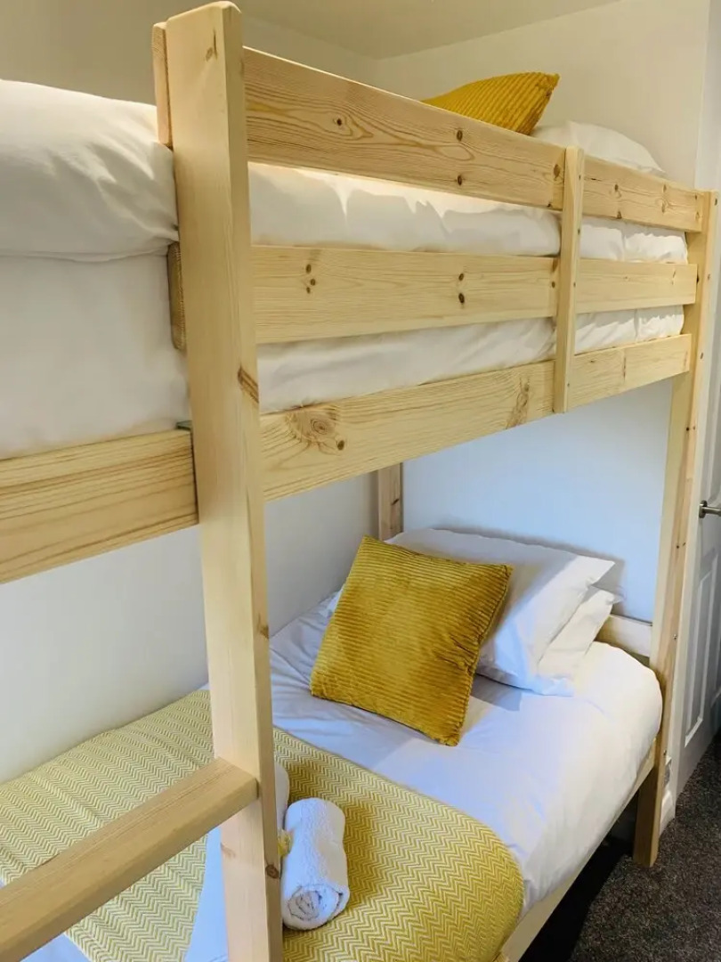 SA Today Farnham with Fibre Wi-Fi & Netflix