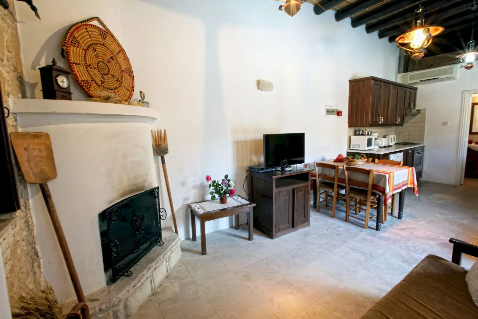 Leonidas Village Houses