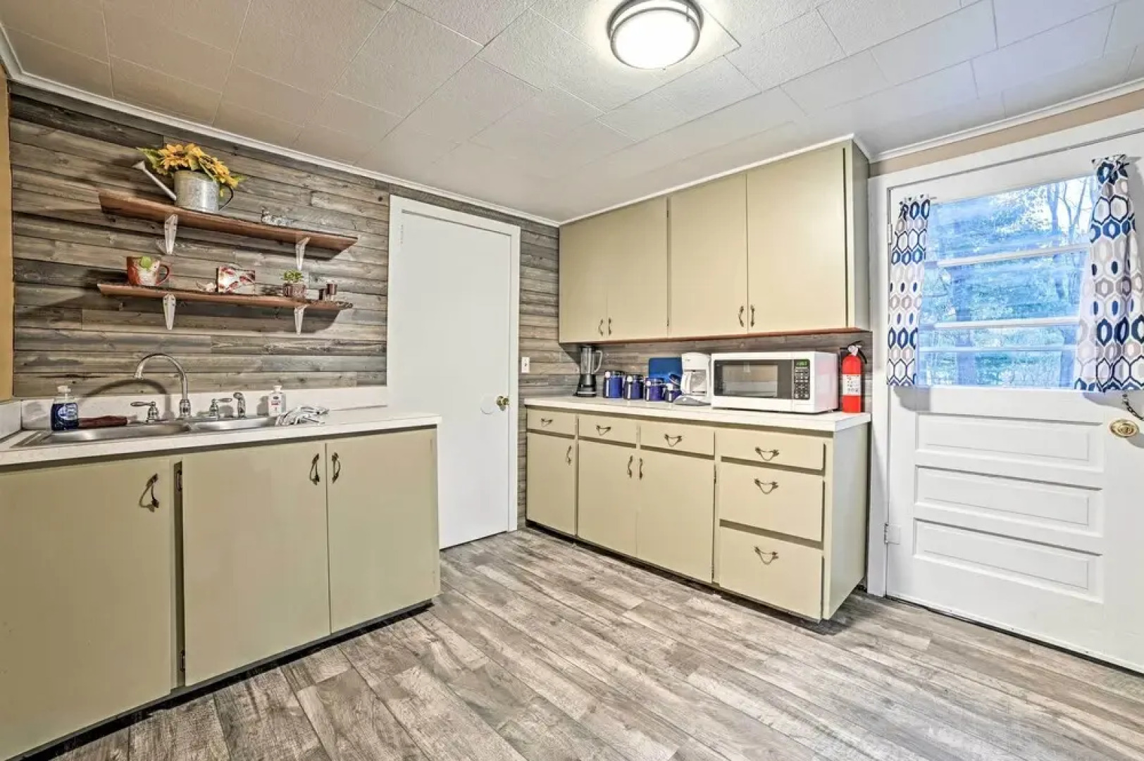 Quaint Frederic Home: Ski, Boat + Hike Nearby