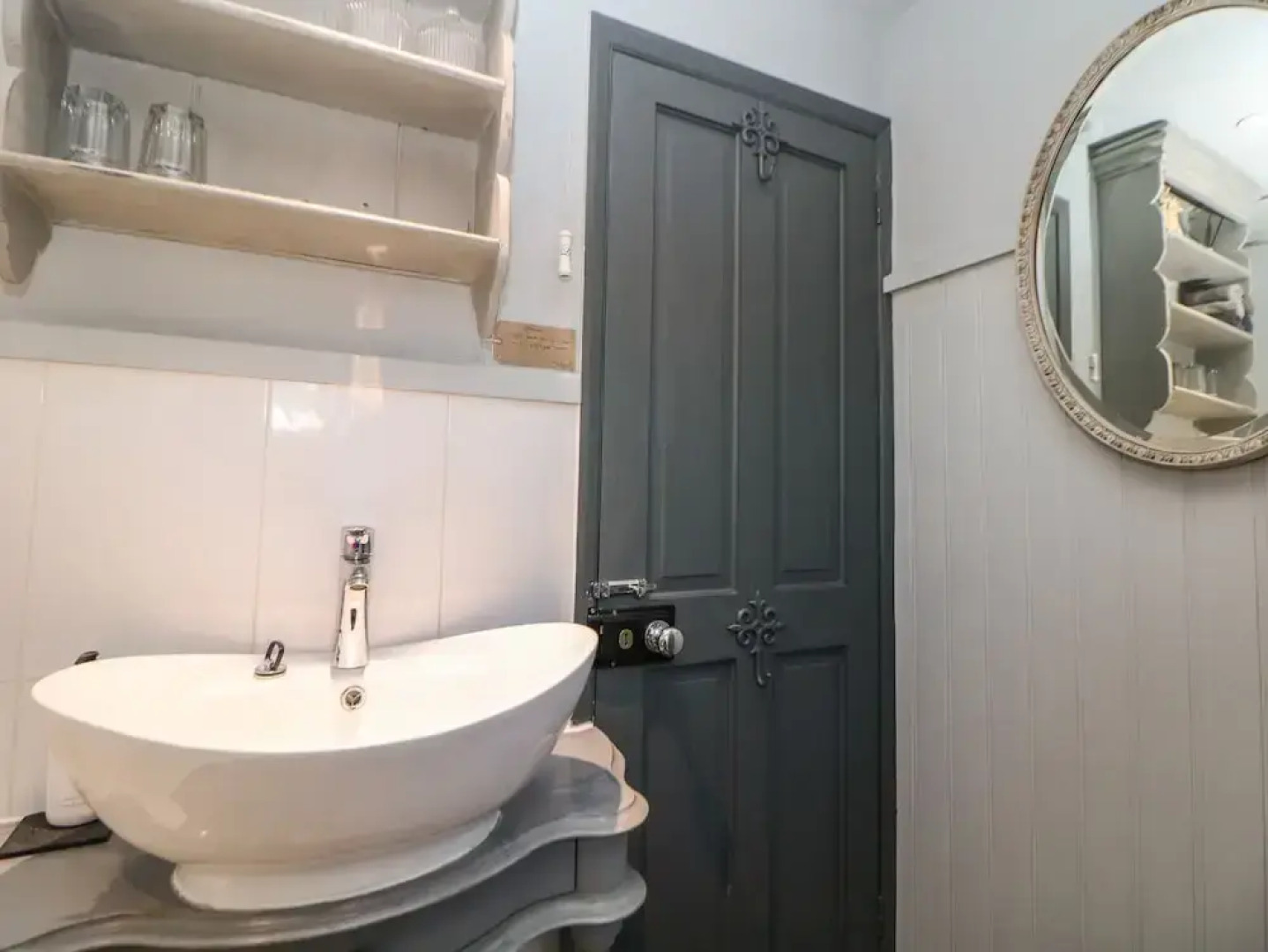 The Old Clock Makers