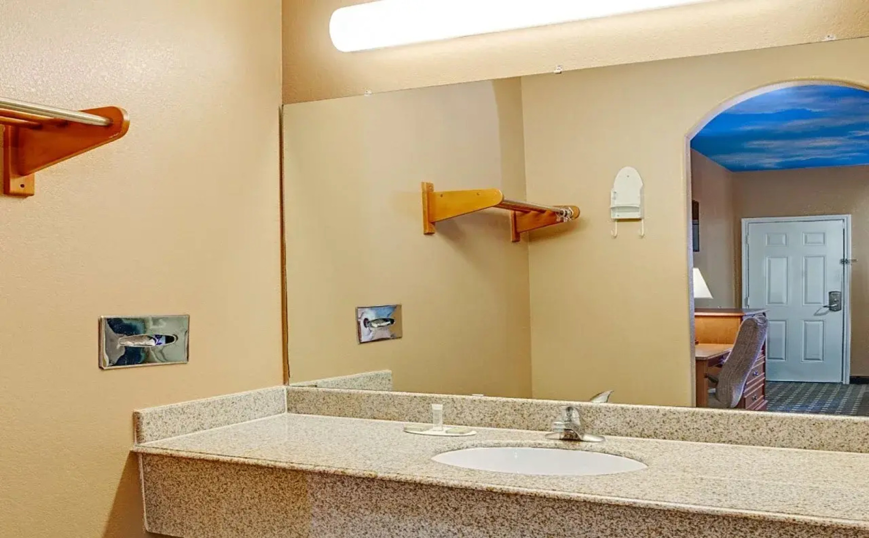 Sapphire Inn and Suites