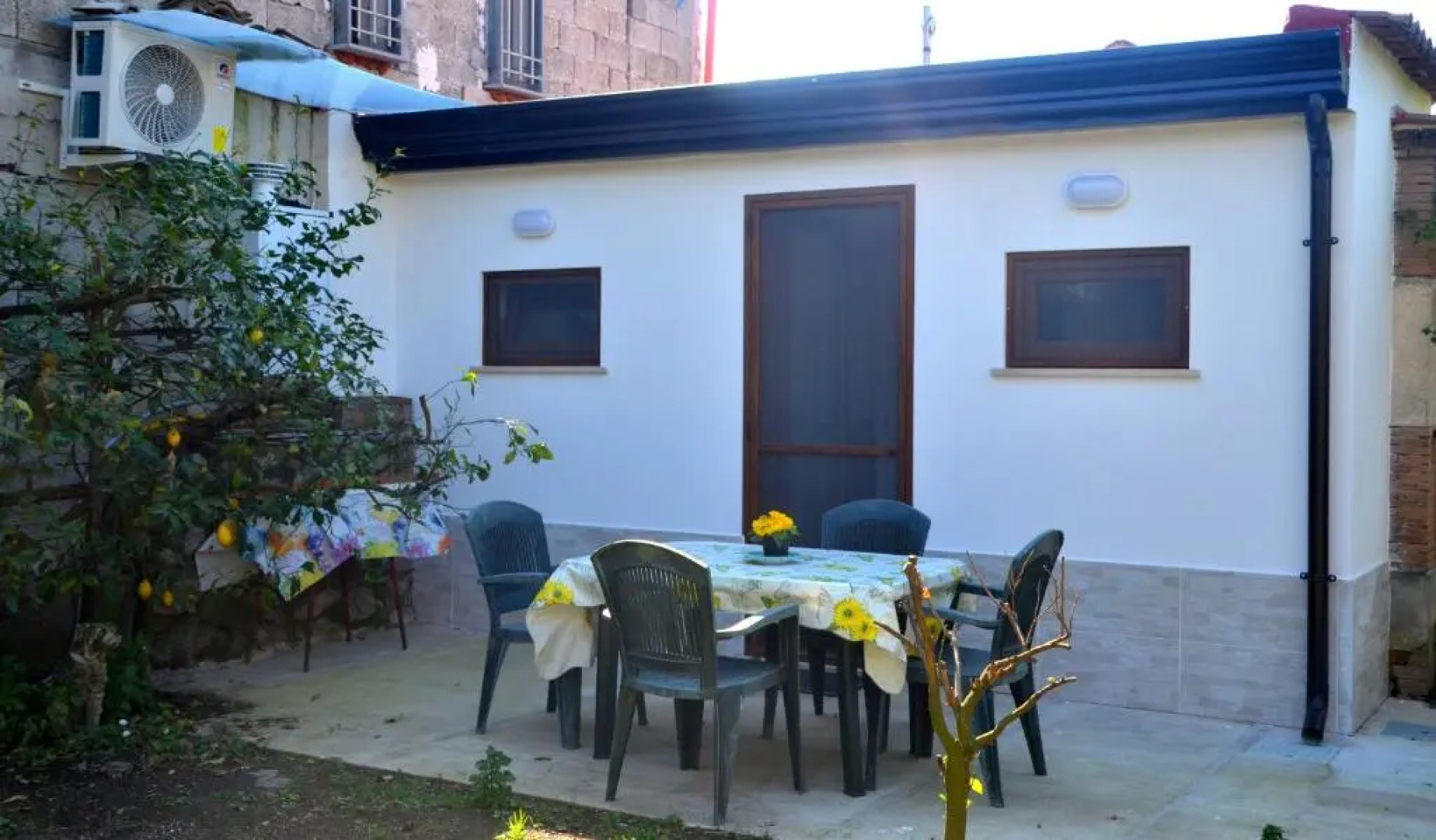 Dog House From Pompei-Amalfi