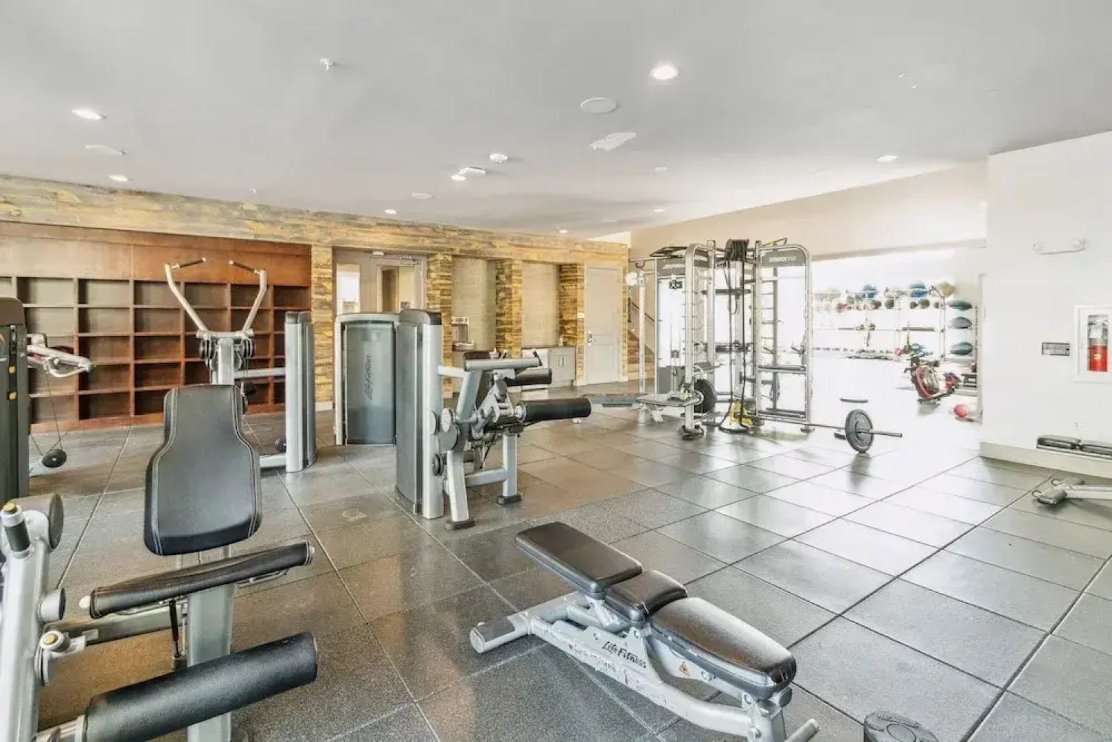 Location! Location! Cozy & Luxe 1 Bedroom Apts by Redawning