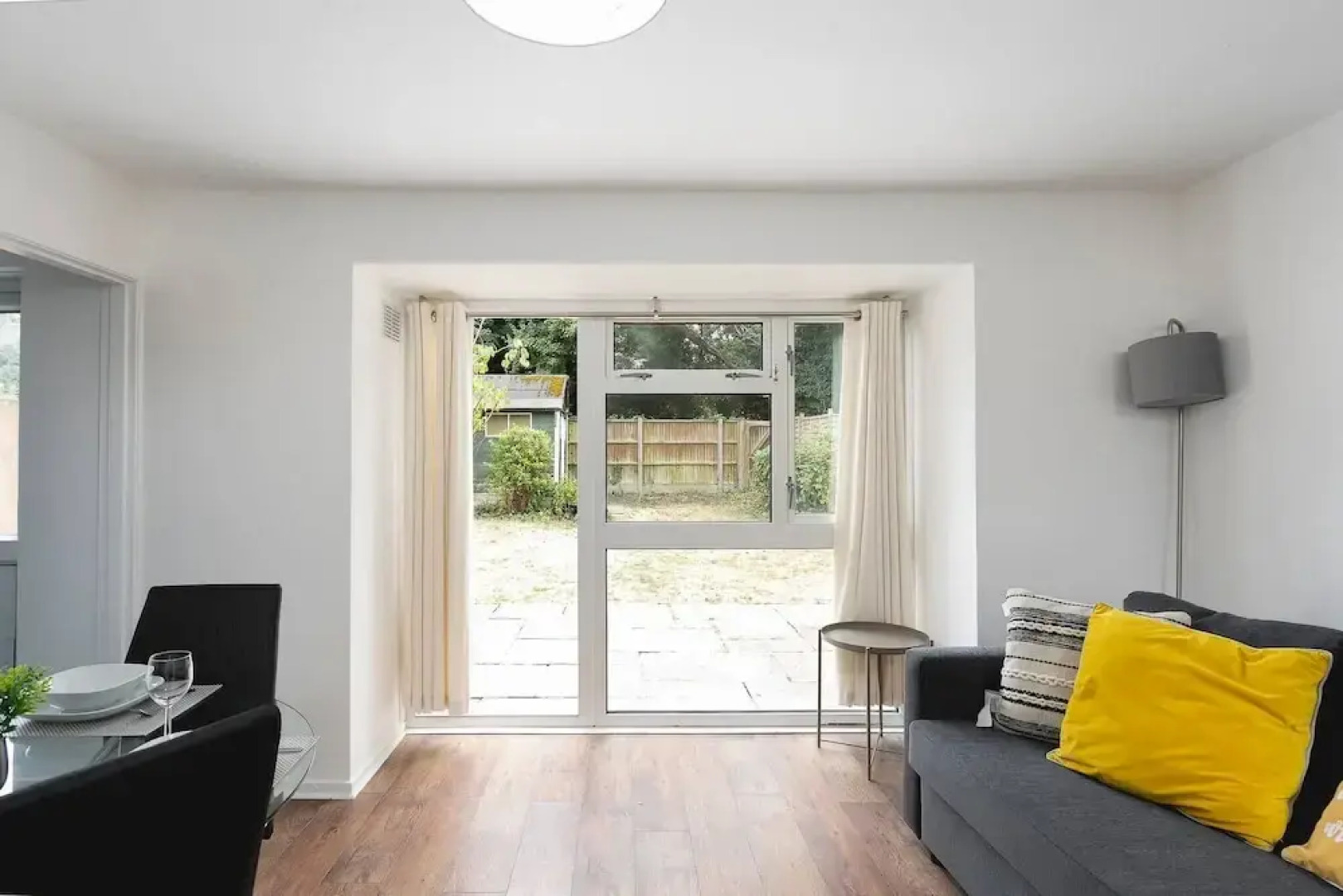 Skyvillion - Lush 2 Bed Hydean Way House & Garden