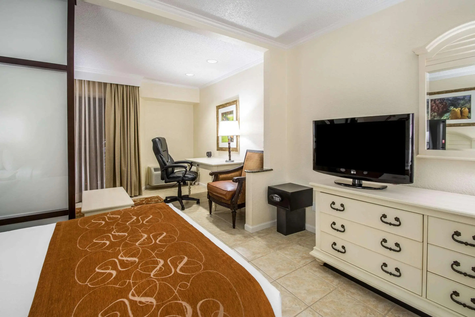 Comfort Suites Paradise Island