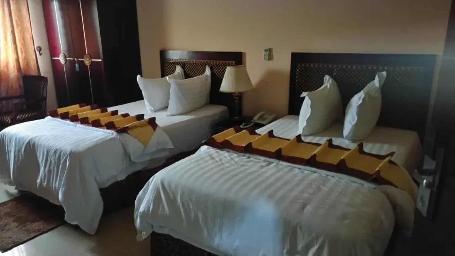 Obaa'S Golden Plaza Hotel