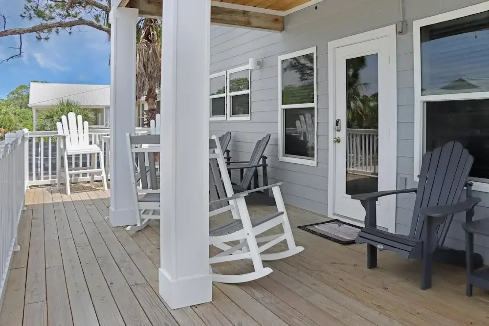 Yellow Bird Apartment