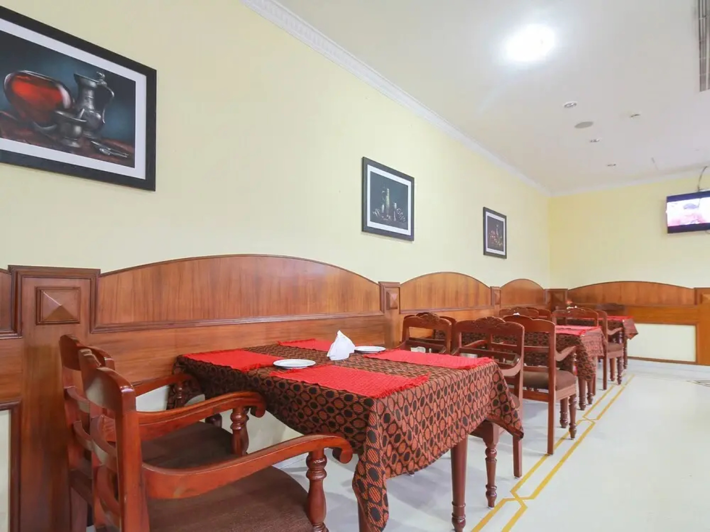 OYO 28567 Krishna Holiday Village