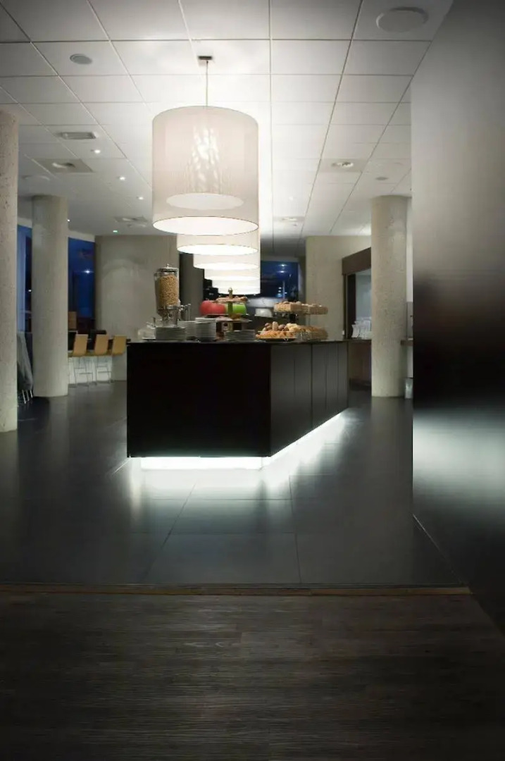 Отель DoubleTree by Hilton Rotterdam Centre