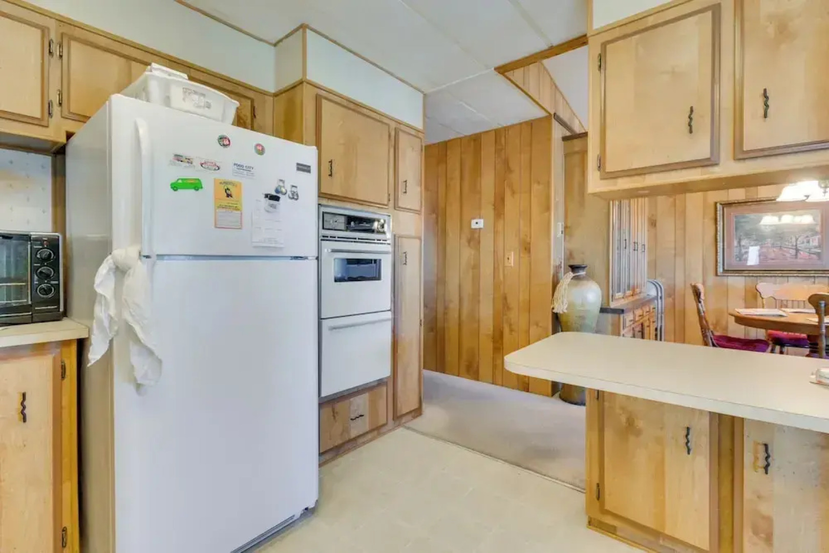 2 Mi to Lake Havasu: Pet-friendly Home w/ Grill!