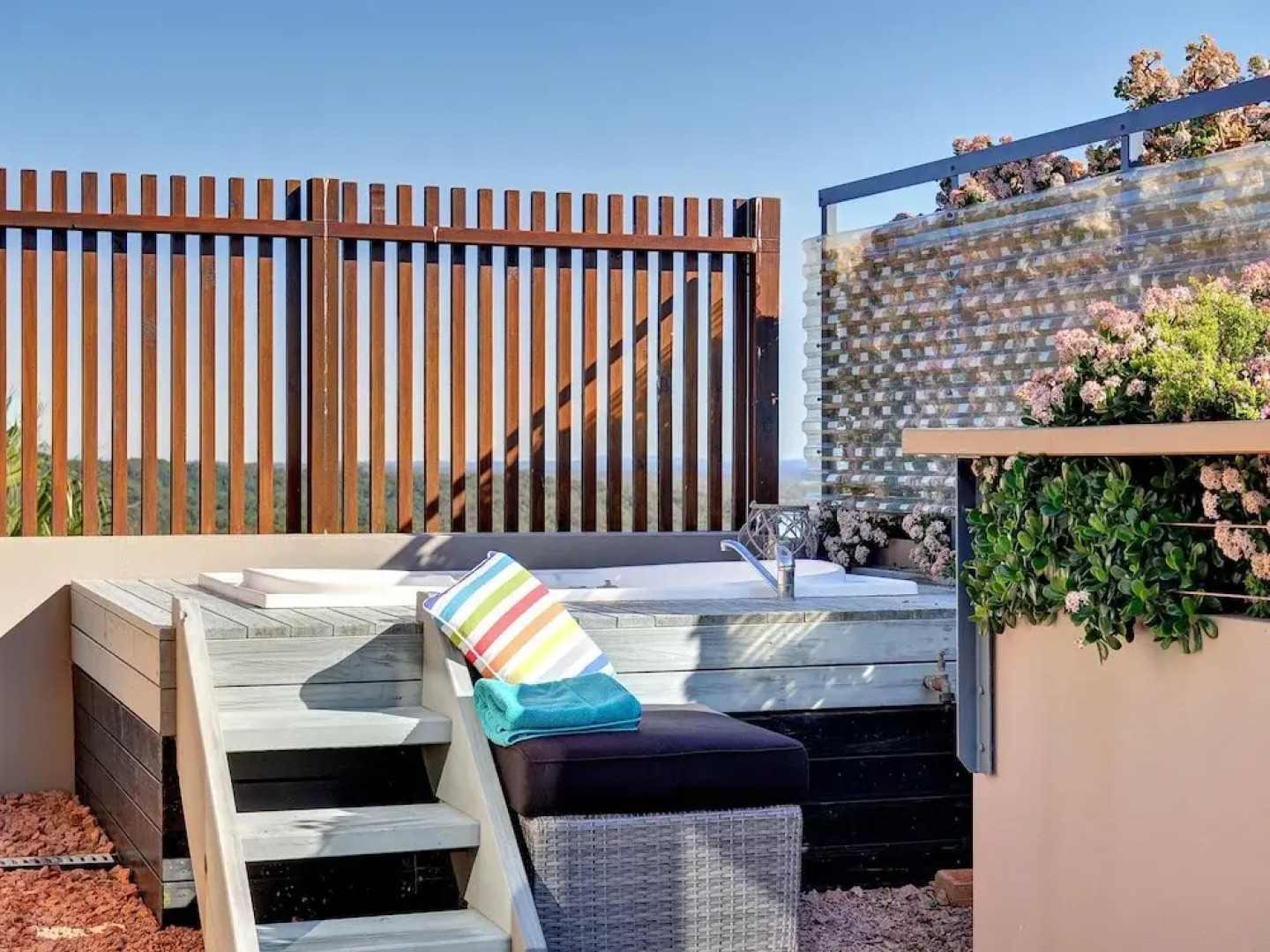 The Deckhouse, 22/26 One Mile Close