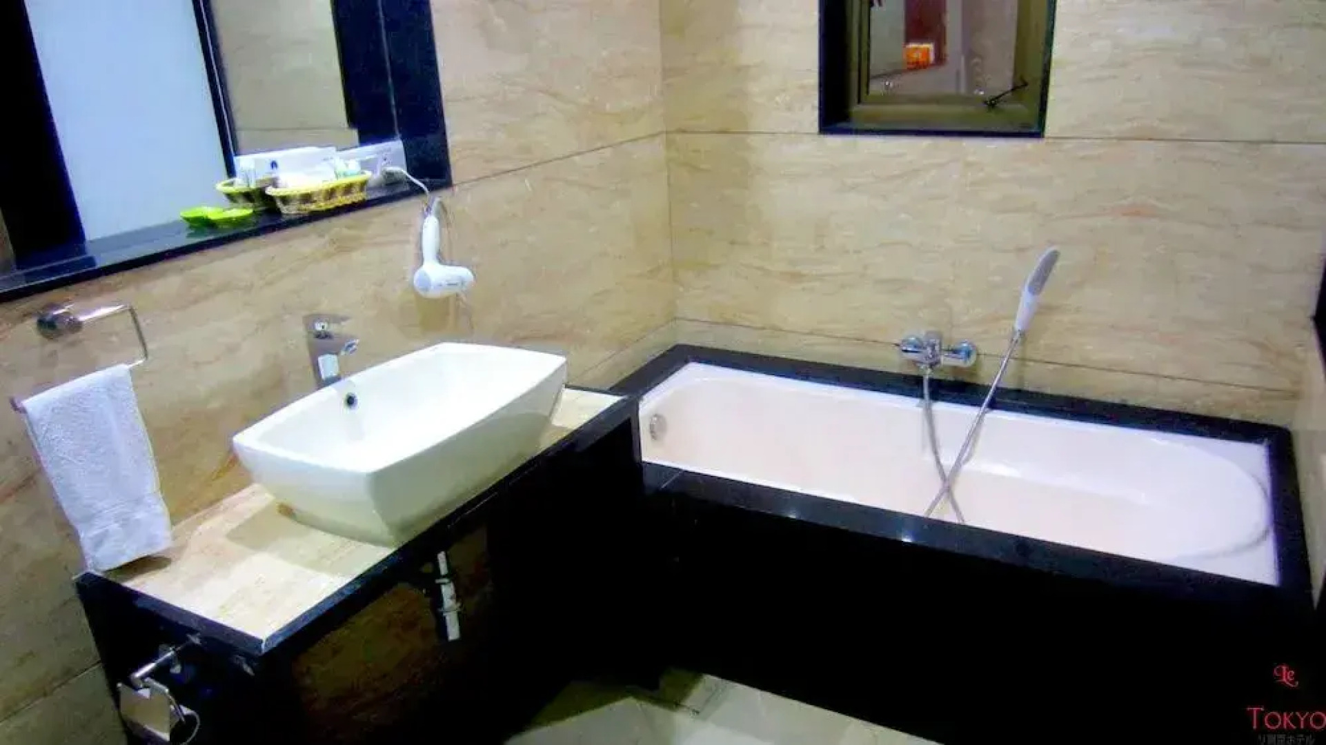 Le Tokyo Hotel Sanand