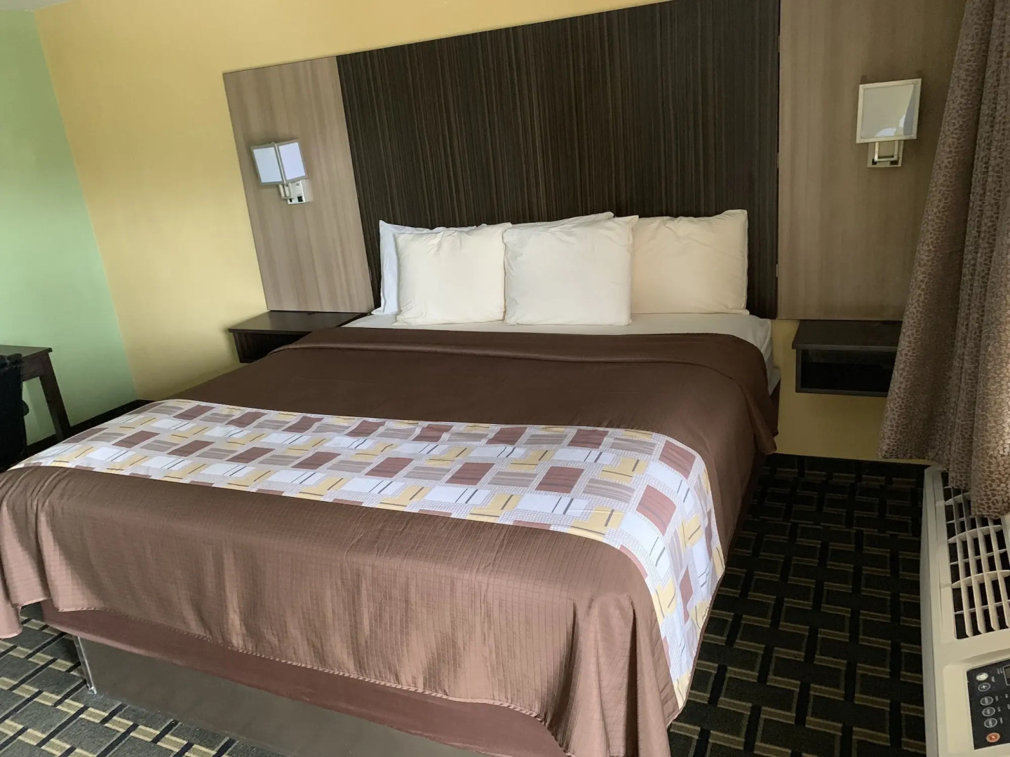 University Manor Inn