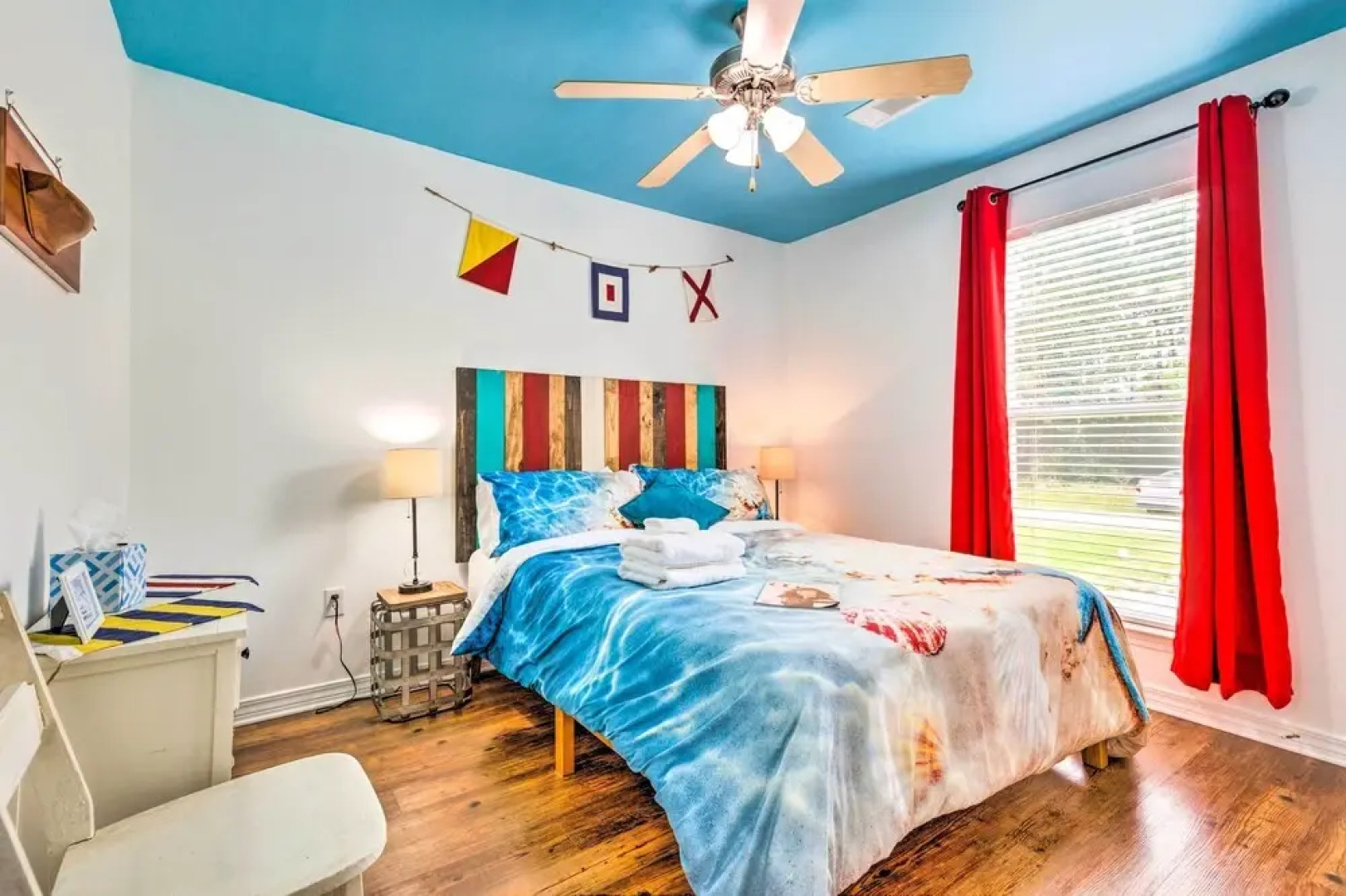 Secluded 'La Mer Cottage' < 1 Mi to Beach!