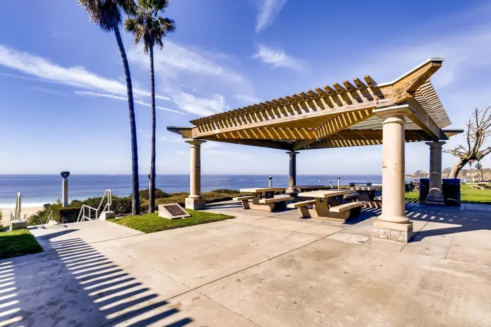 Escape At The Beach - Near Ritz Carlton - Private Entrance - 2BR - Fast WIFI - Free Parking! (MB2)