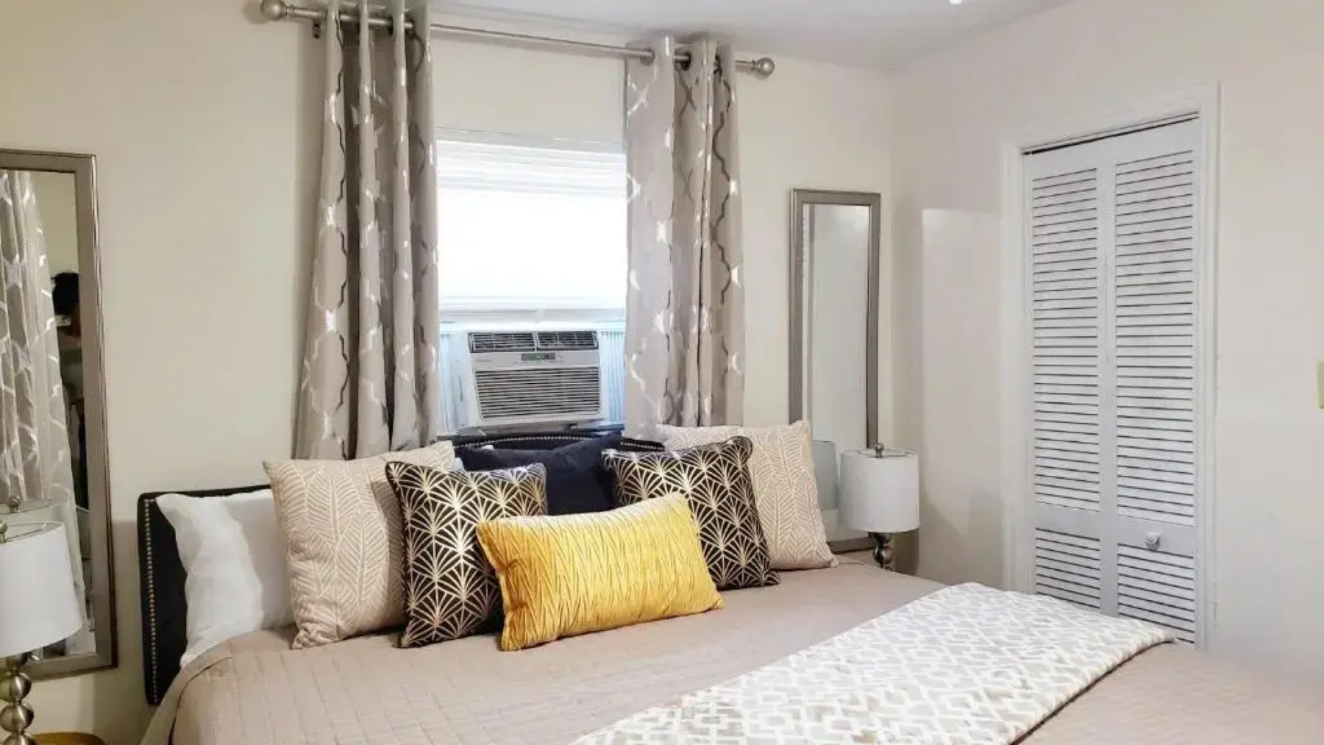 Glam 2 Bedroom Suite 4 Miles from Hard Rock Stadium