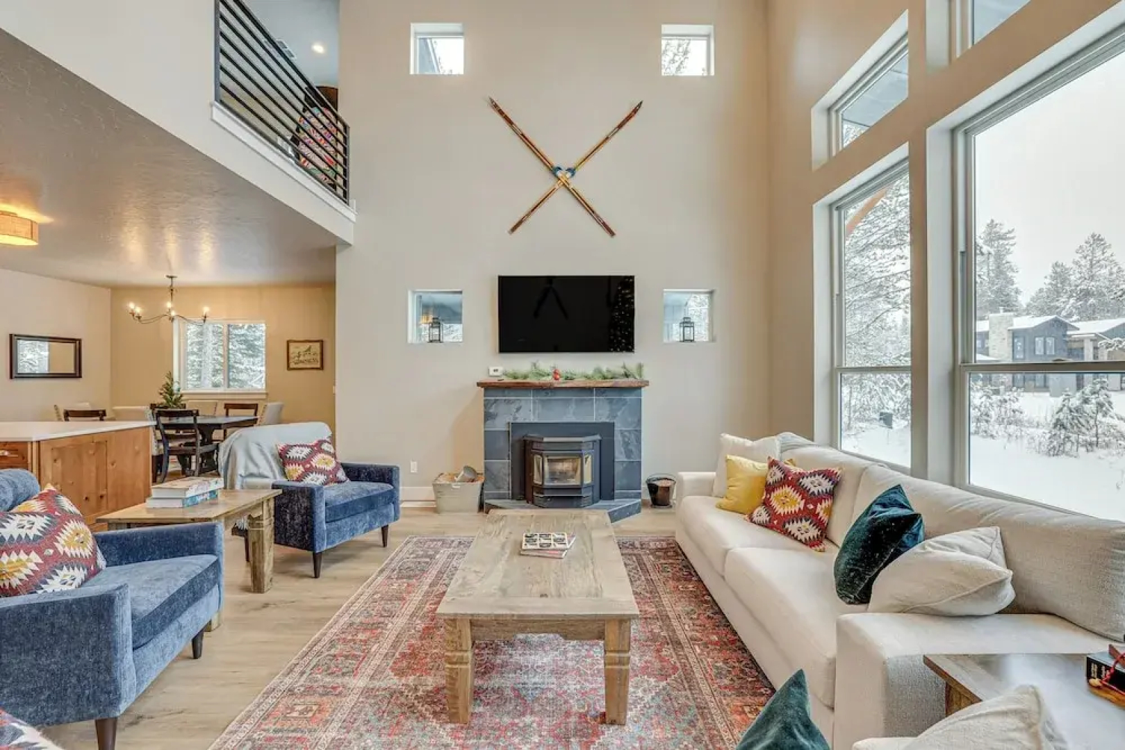 All-season Cabin: Hot Tub & Sauna in Donnelly