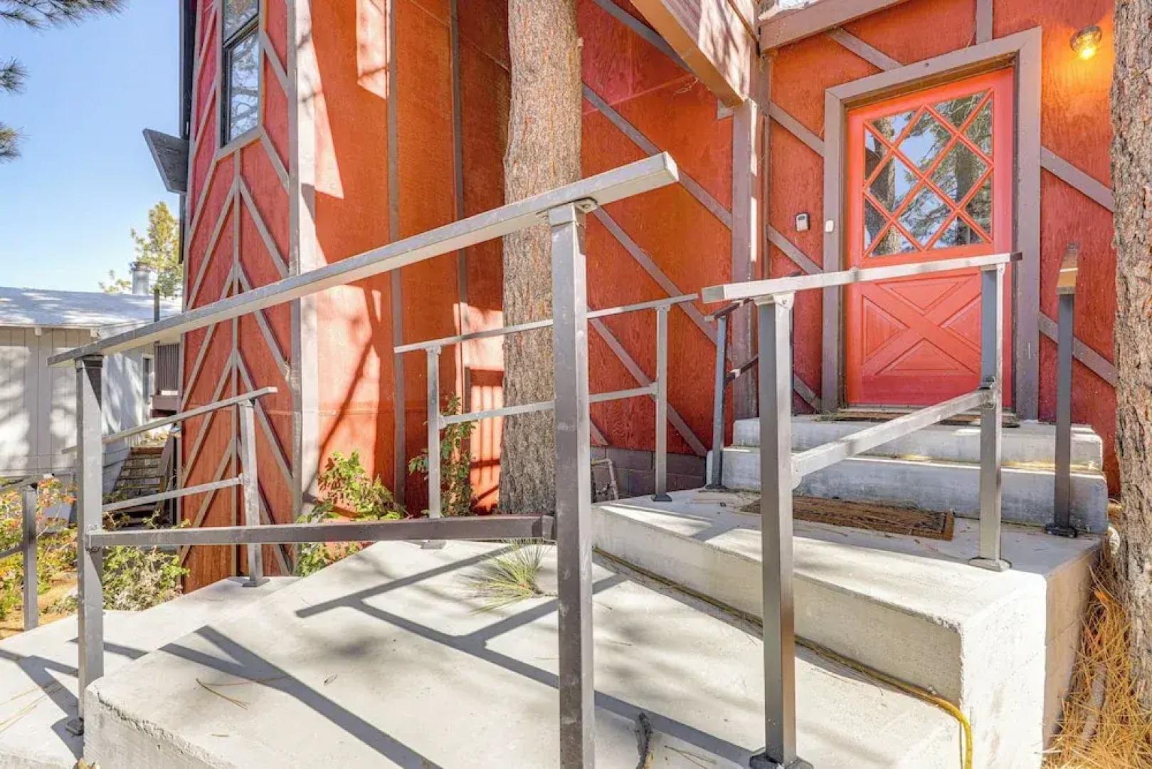 Wraparound Deck & Grill: Wrightwood Cabin Near PCT