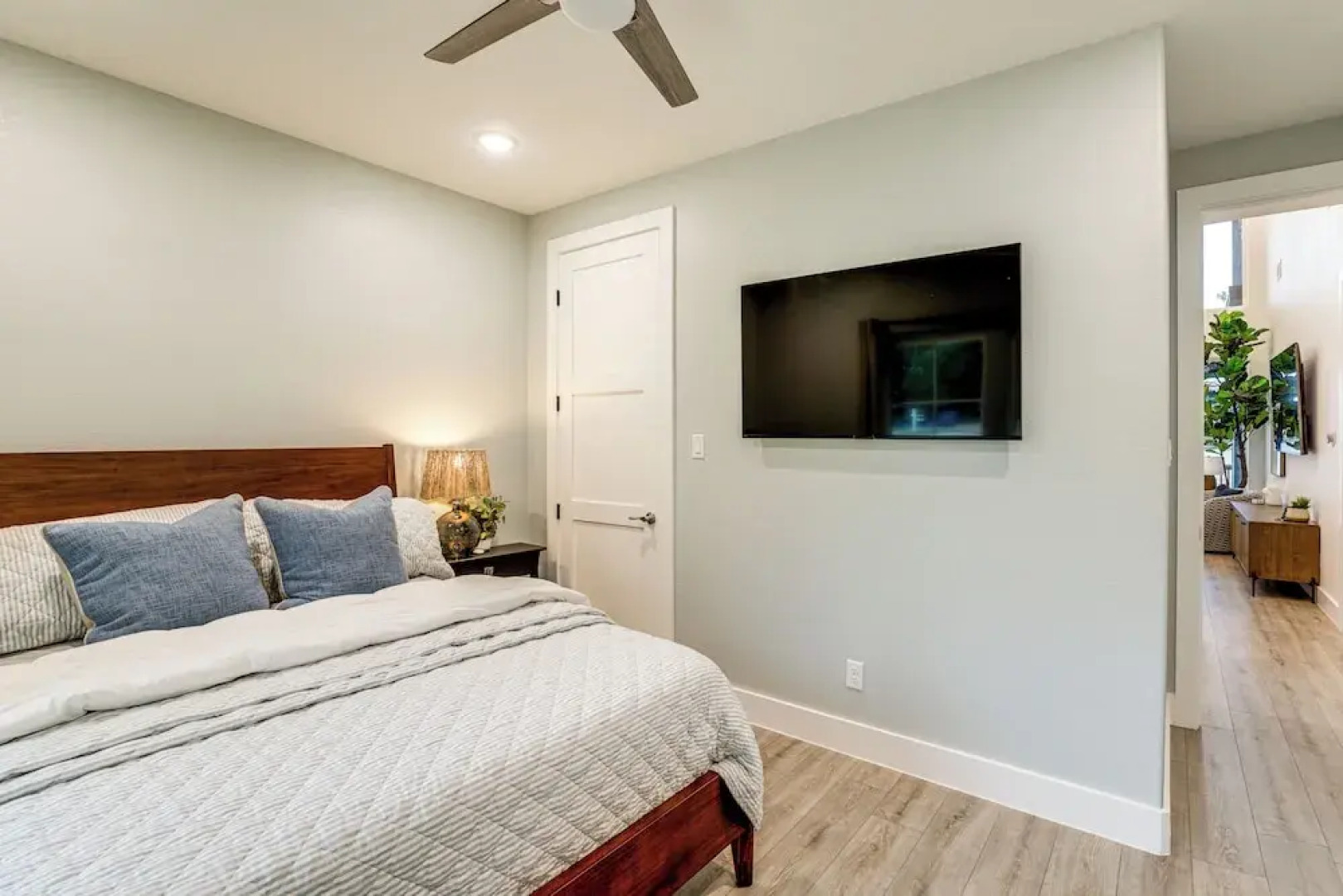 Dock & Hot Tub! High-end Cedar Creek Lake Retreat