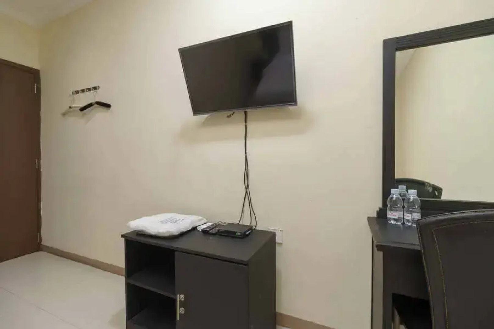 RedDoorz Plus near Lippo Cikarang Mall