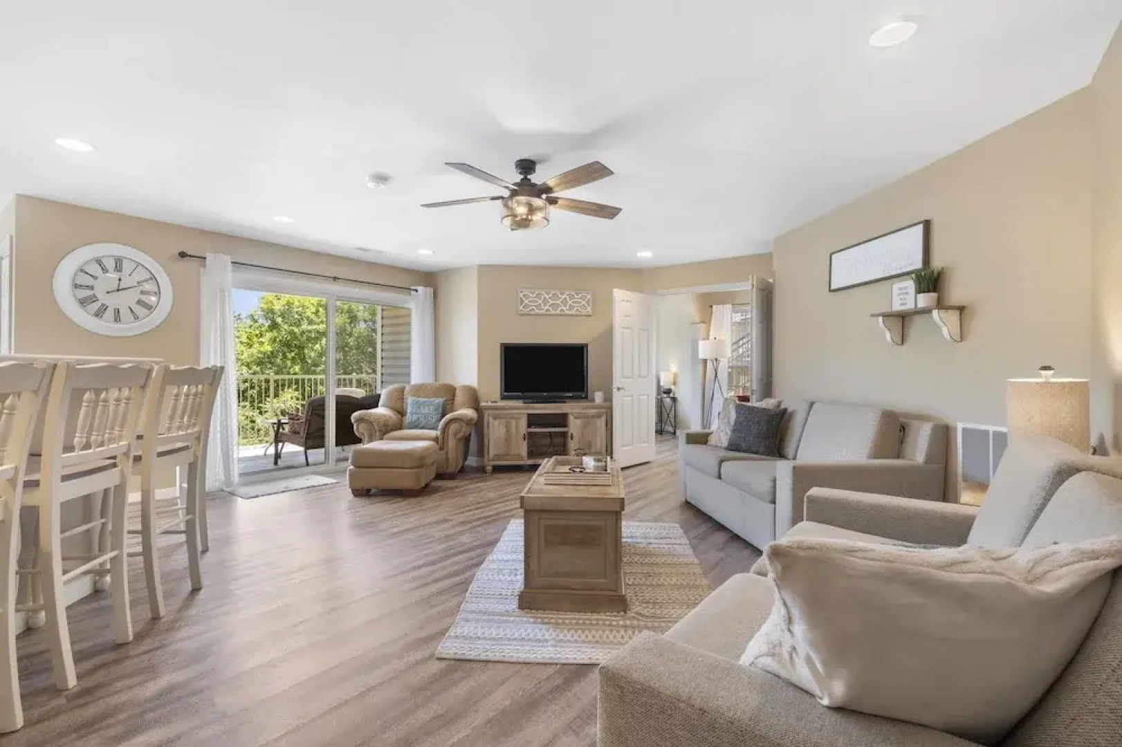 Serene Escape at Table Rock Lake