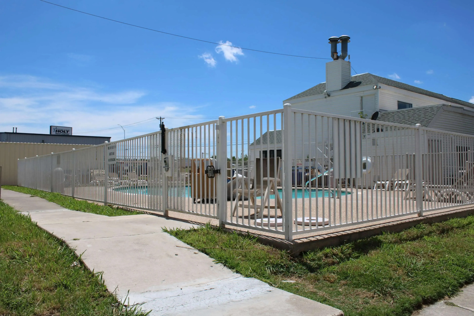 Days Inn by Wyndham Waco University Area