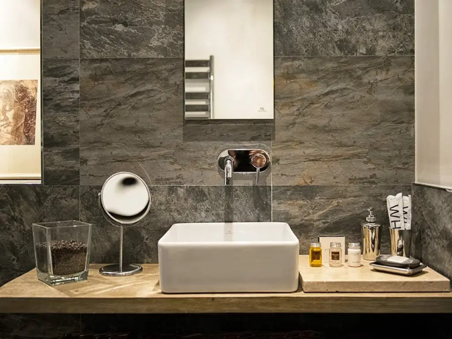 Отель The Independent Suites