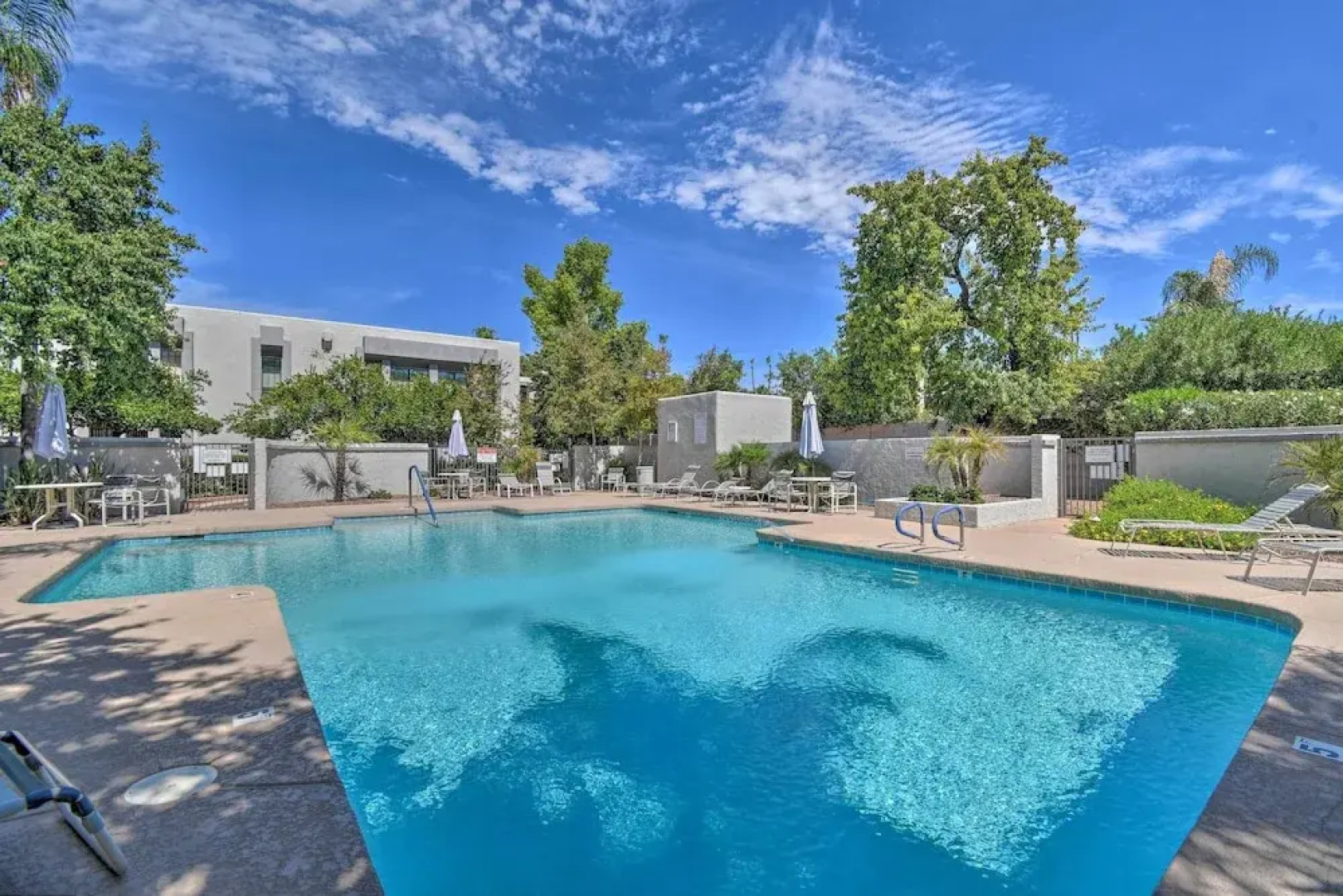 Sleek Phoenix Condo: Walk to Biltmore Fashion Park