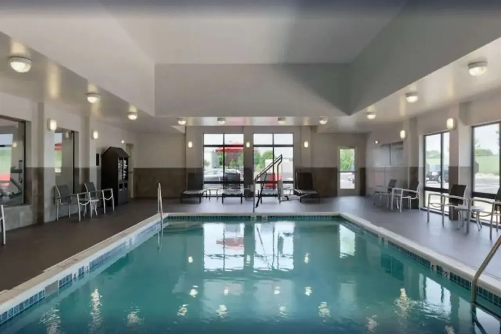 Hampton Inn & Suites Roanoke Airport