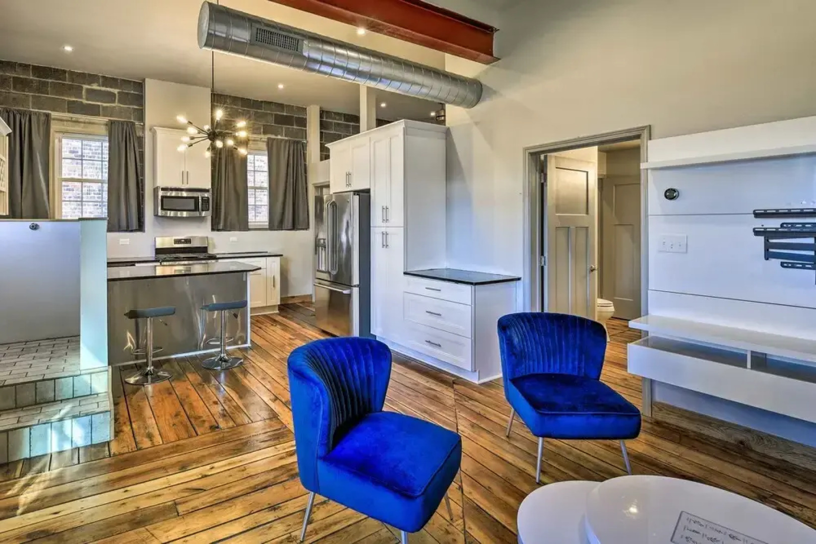 Sleek Wytheville Apartment Near Food + Drink!