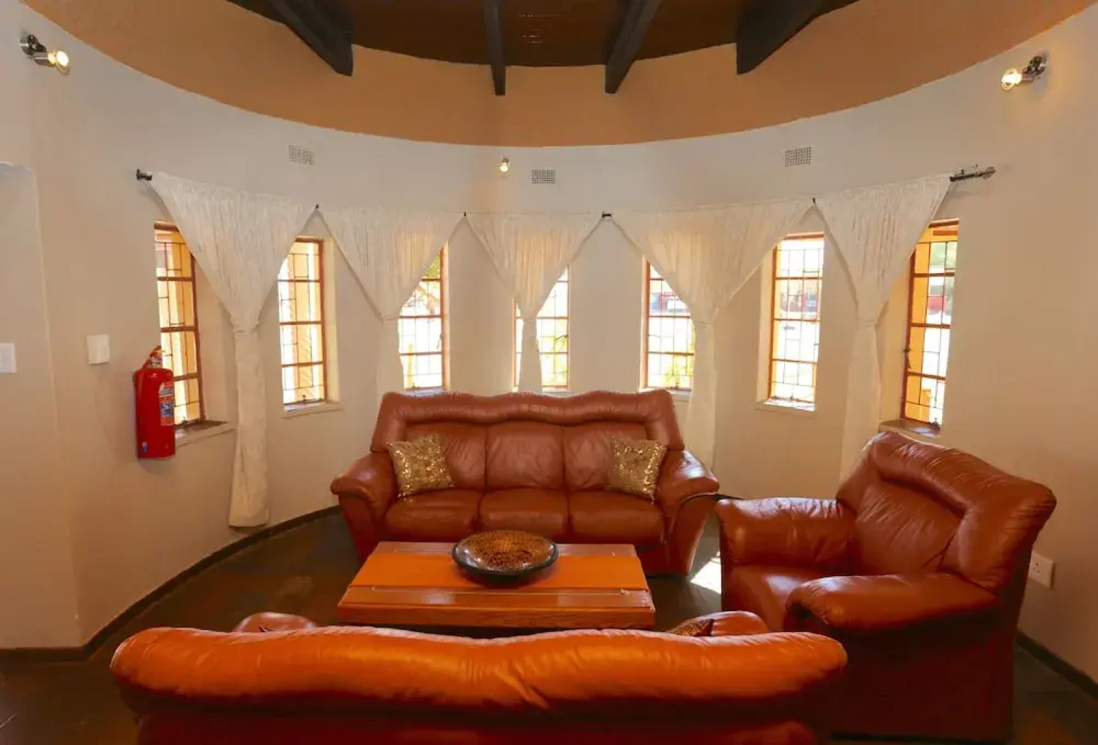 Stoney's Country Hotel