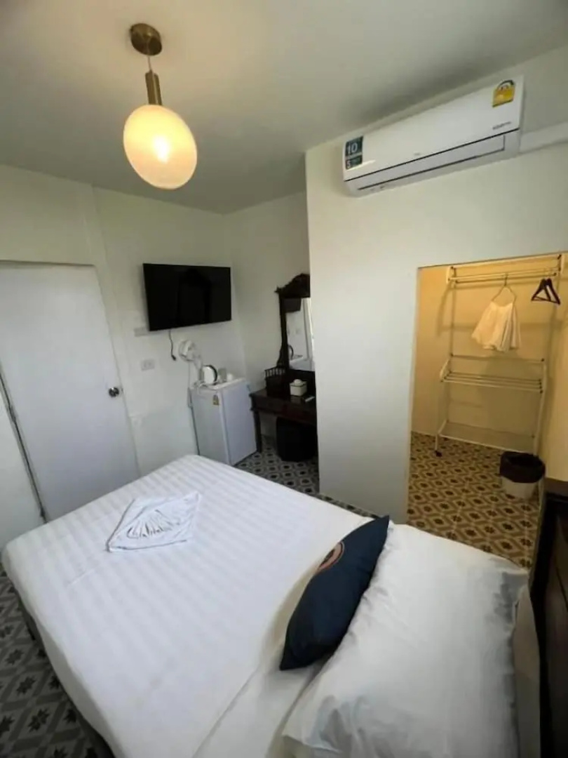 RQ THEVA Heritique Baan Praya Dinsor Road