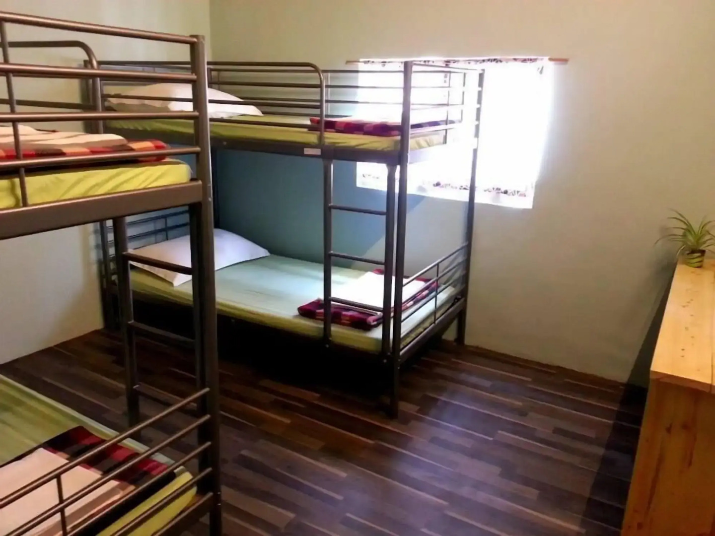 Lia Backpacker Youth Hostel