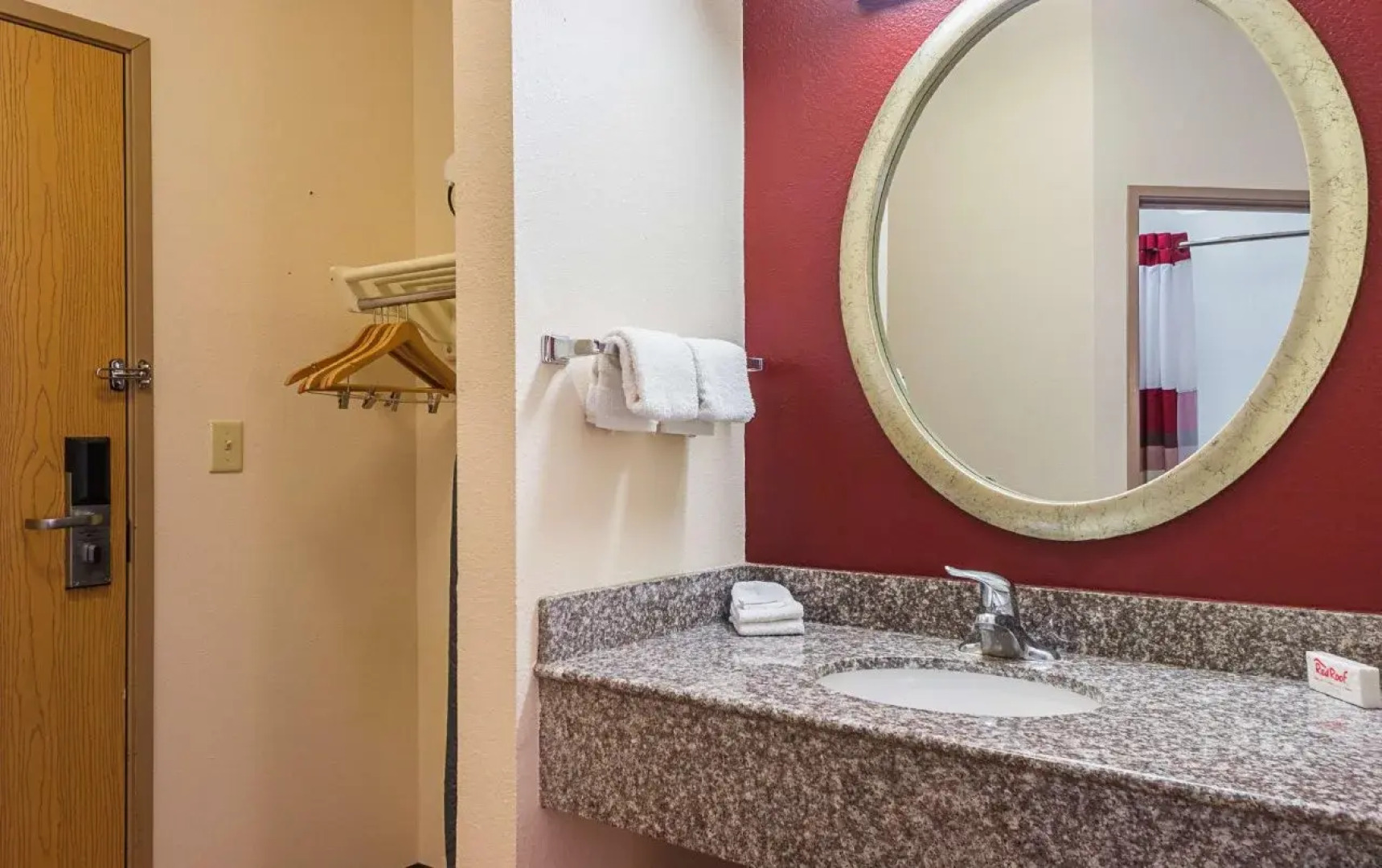 Red Roof Inn and Suites