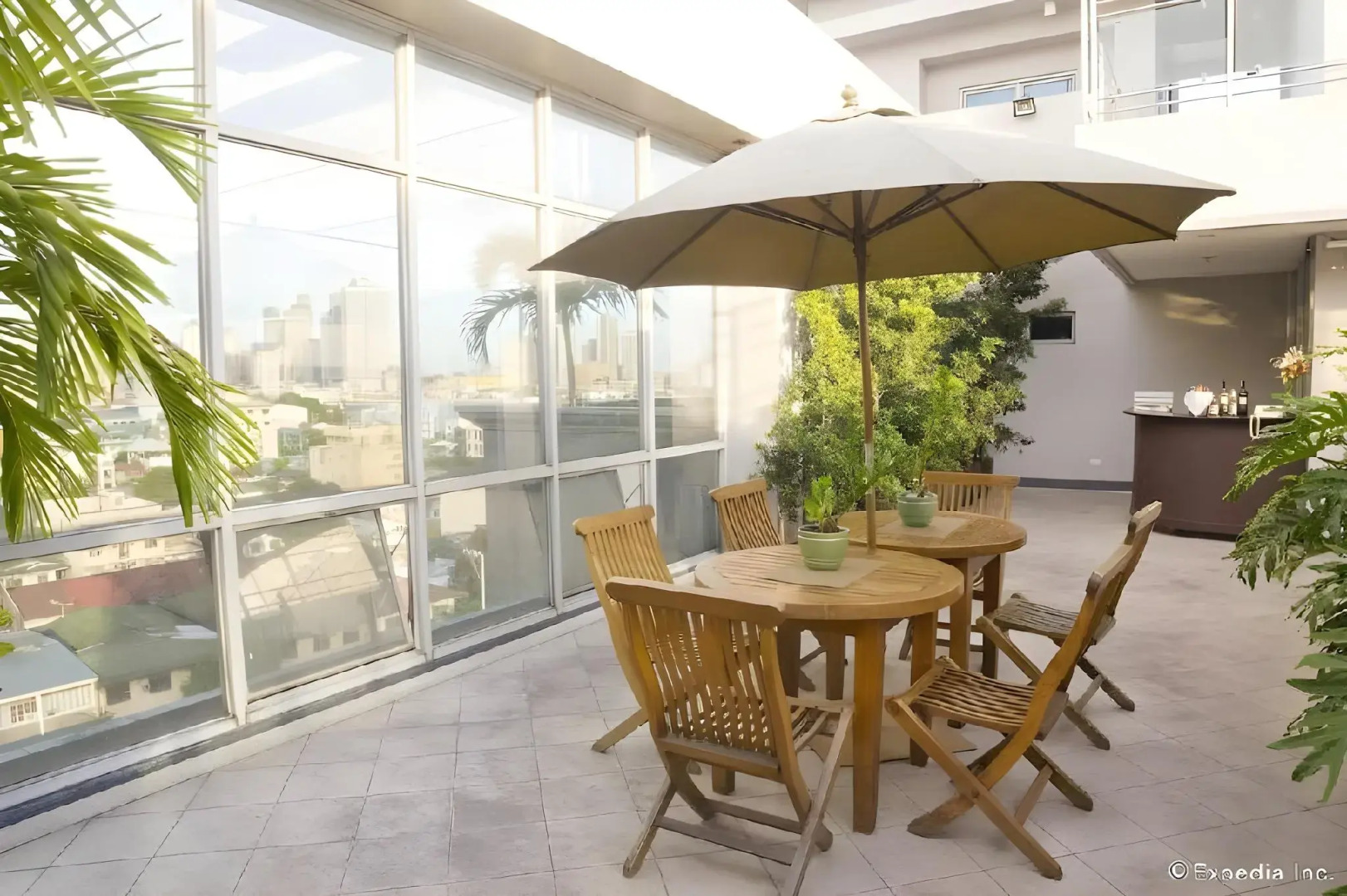 Herald Suites Solana