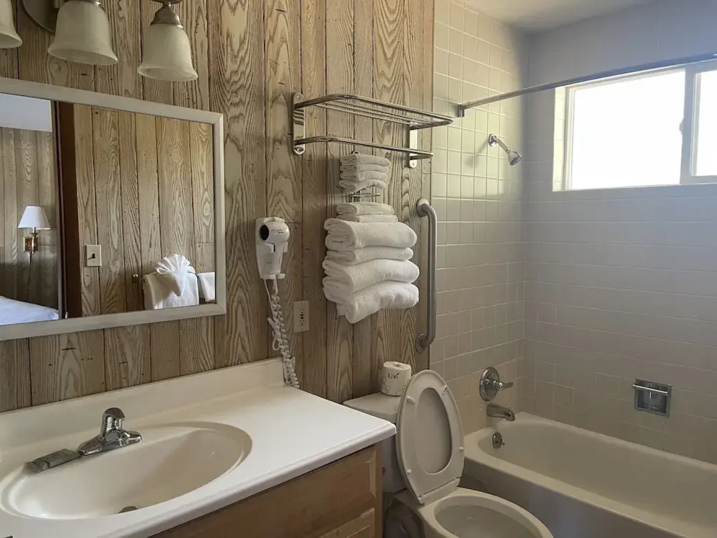 Saddle & Surrey Motel