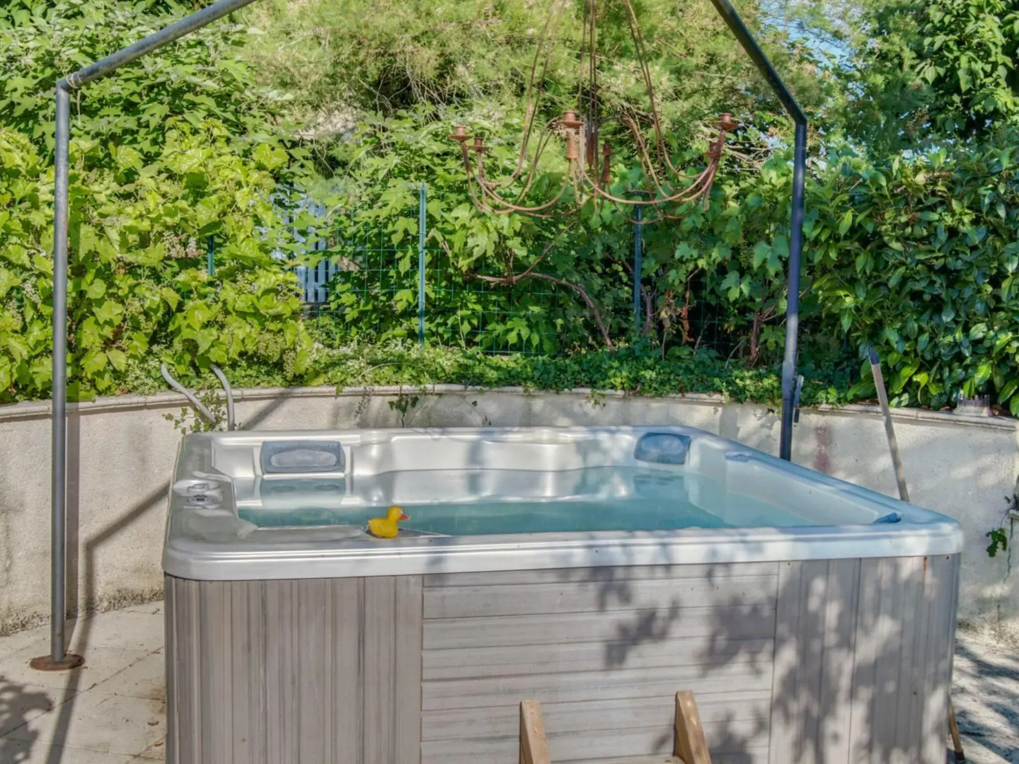 Alluring Holiday Home in Dégagnac with Heated Pool